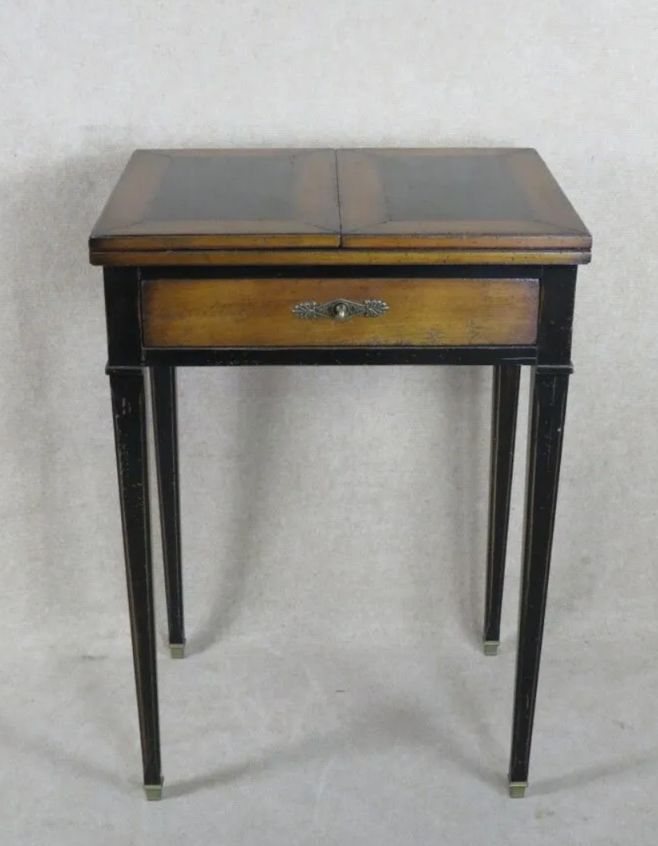 Modern style writing table, the top opening to 2 side shelves