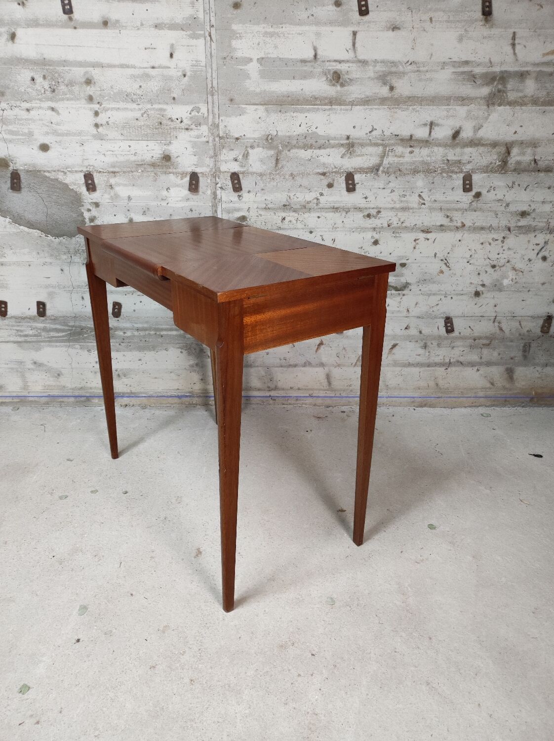 Wooden dressing table