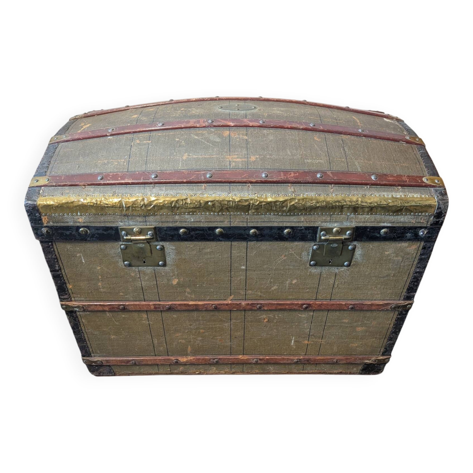 Travel dome-shaped trunk from the late 19th century, trunk maker J.M. Gey Aîné in Bordeaux, has