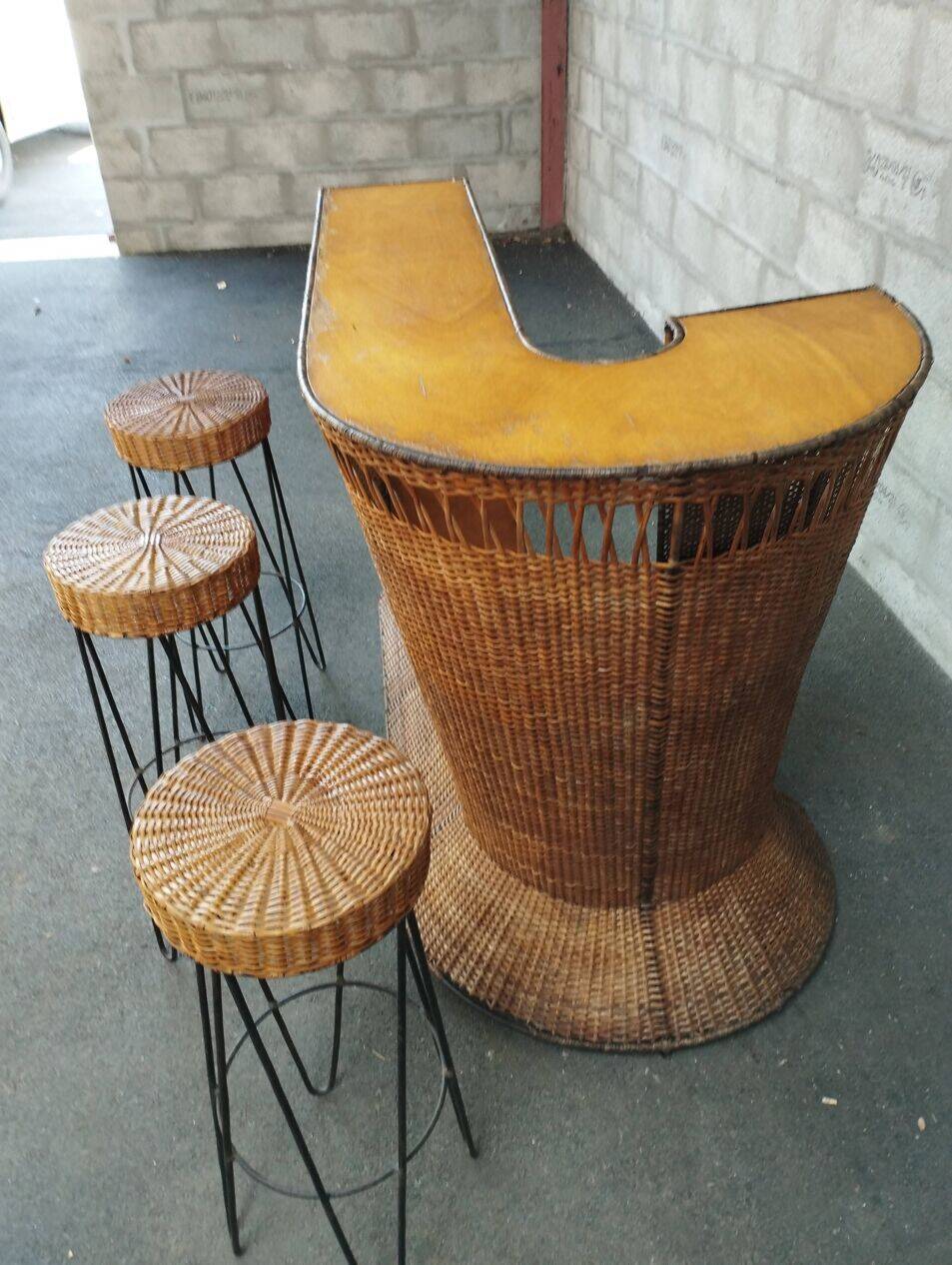 Vintage rattan and metal bar and its stools.