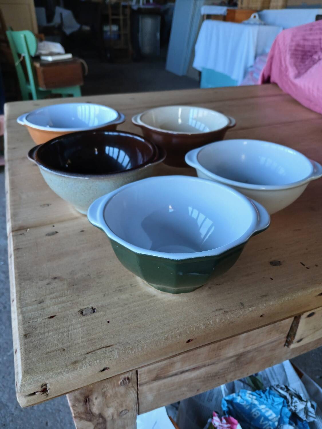 5 old Émile Henry bowls