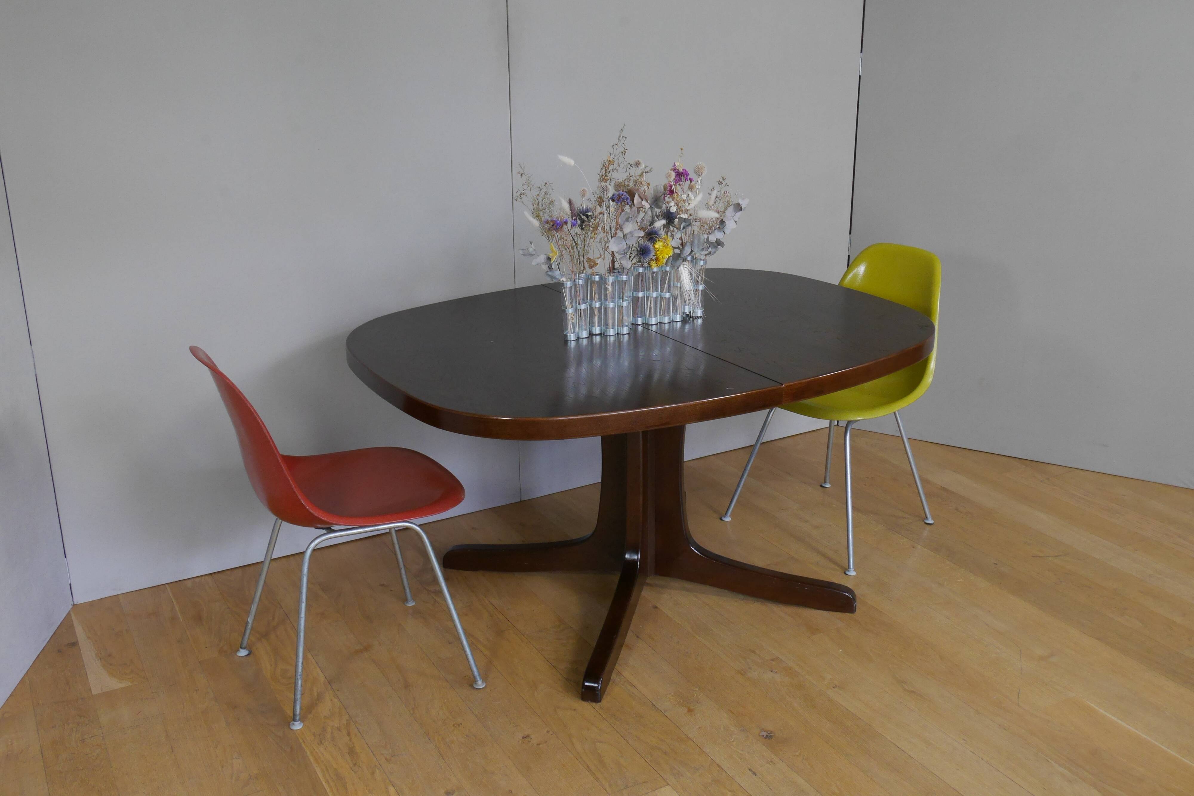 Oval elm table with extension cords