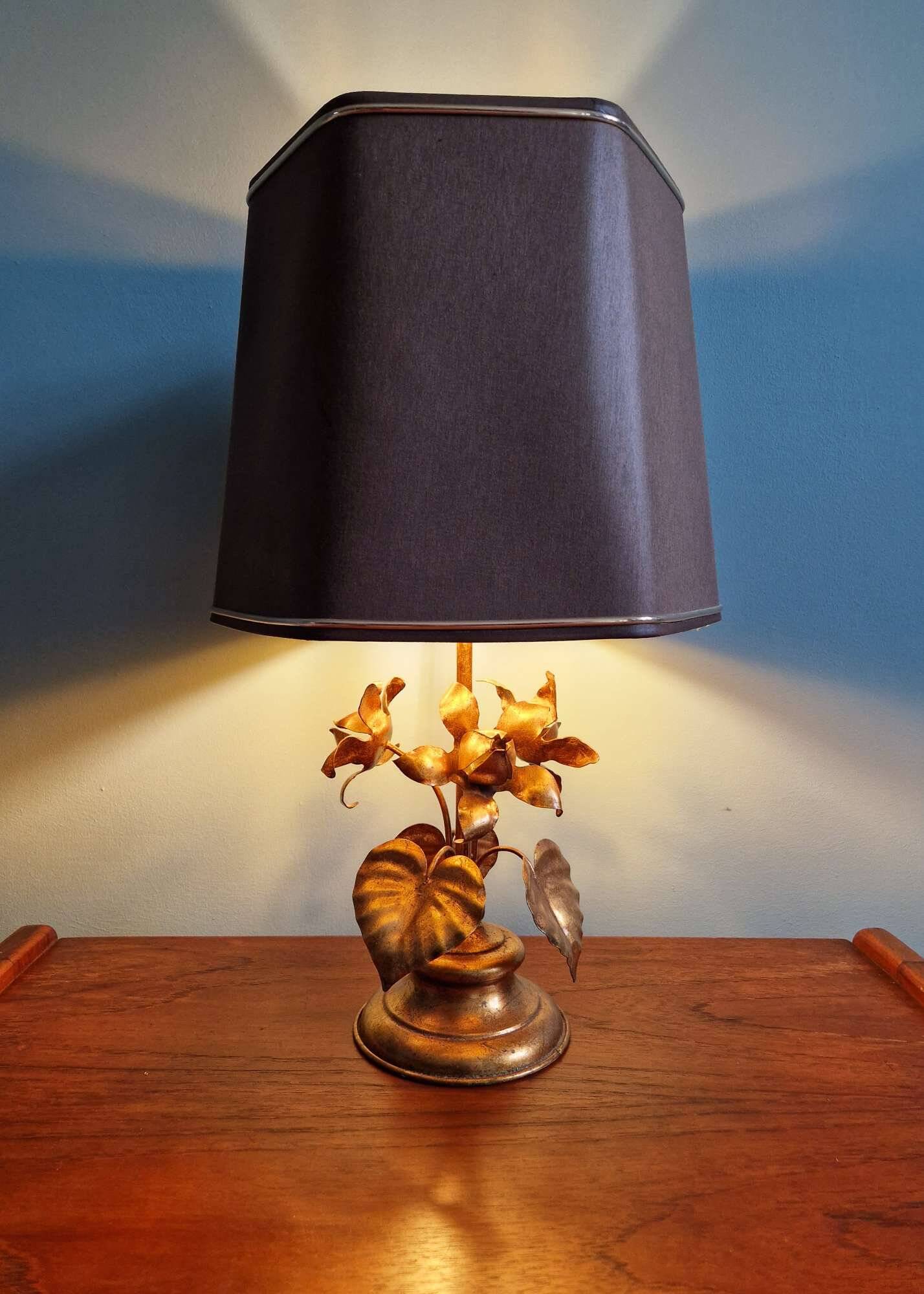 Lampe de table italienne en métal dorée, style Hollywood Regency, 1970