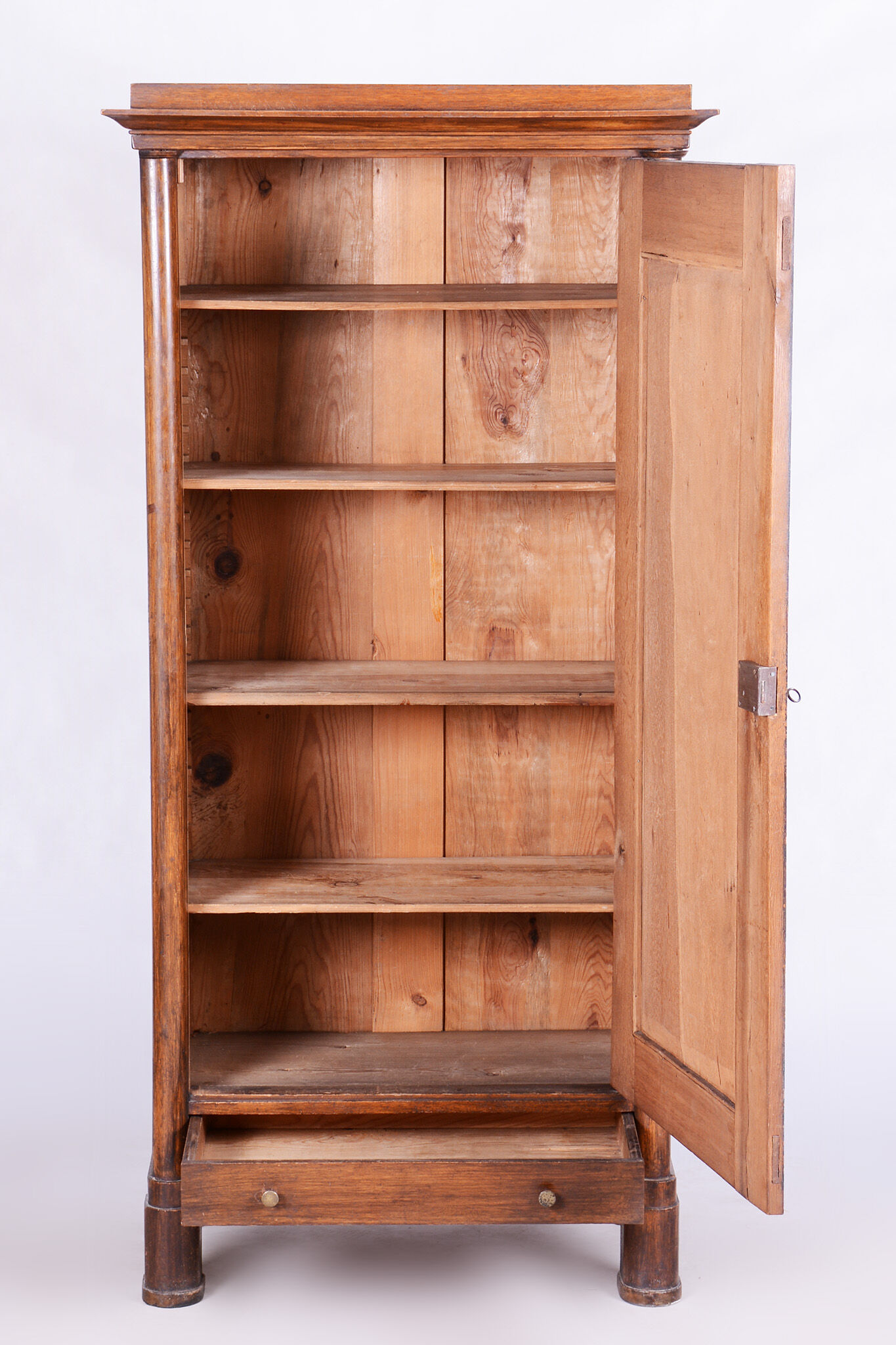 Armoire en chêne massif Biedermeier du XIXème siècle, restaurée, Tchéquie, années 1830