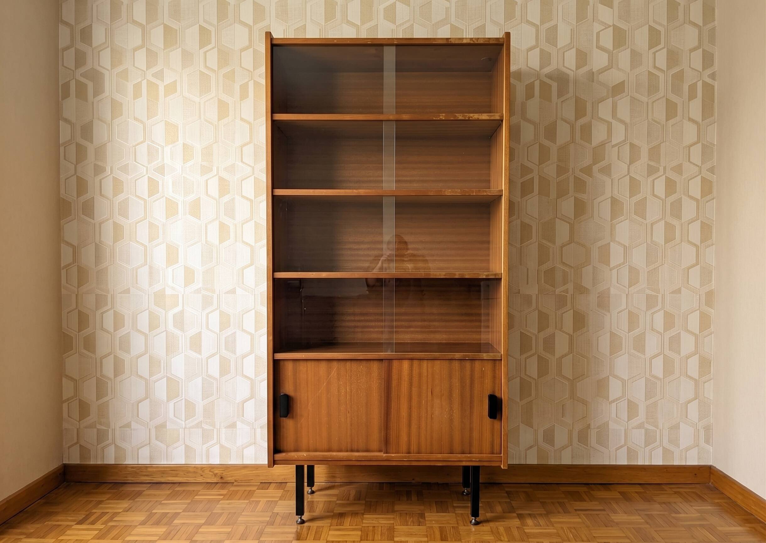 Display cabinet/ Scandinavian vintage bookshelf 1960s
