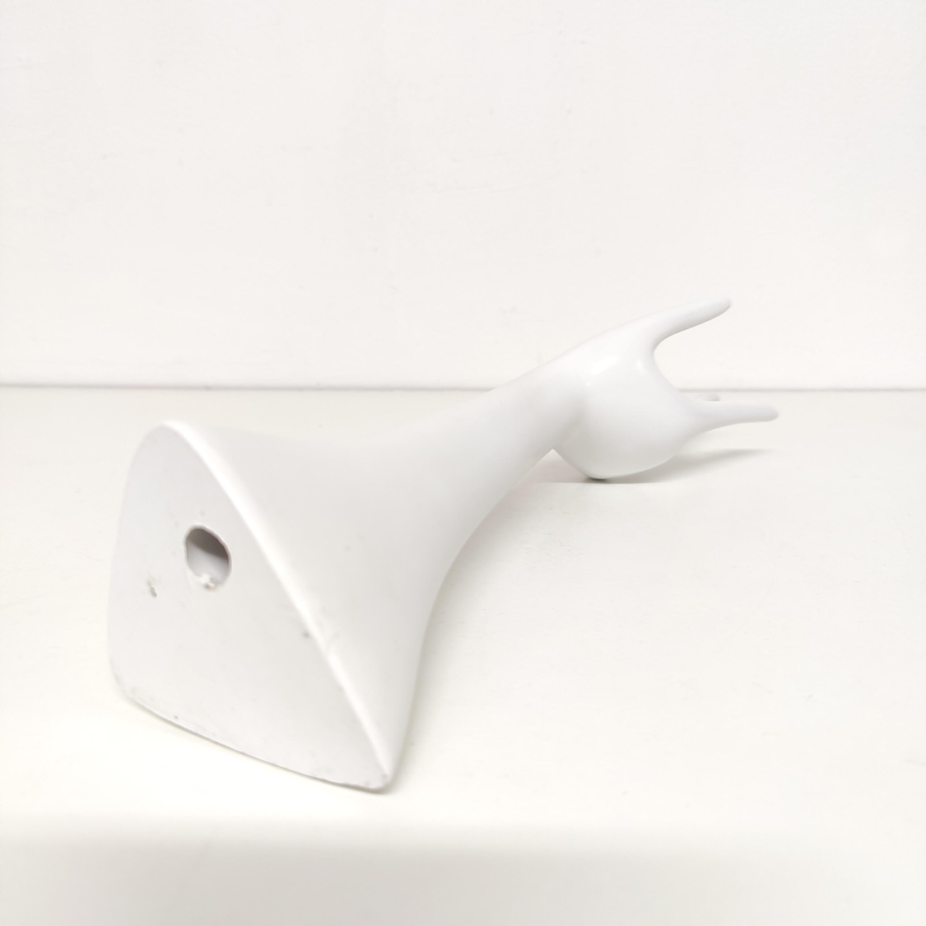 Hand ring holder jewelry in white resin