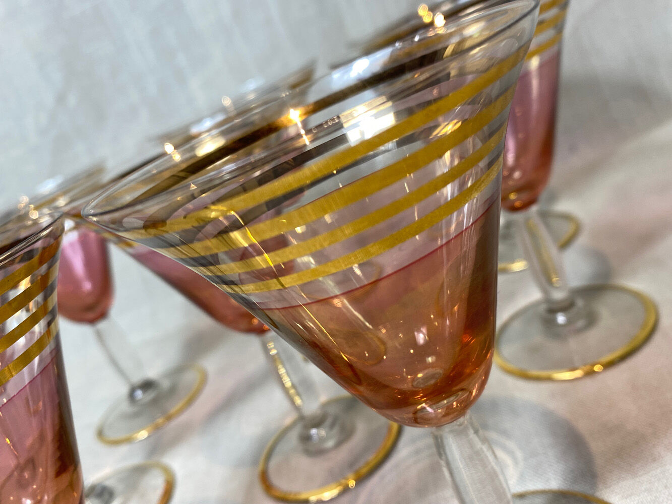 8 pink and gold champagen cups
