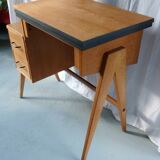 Fold-out desk