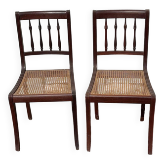 2 chaises en bois et cannage