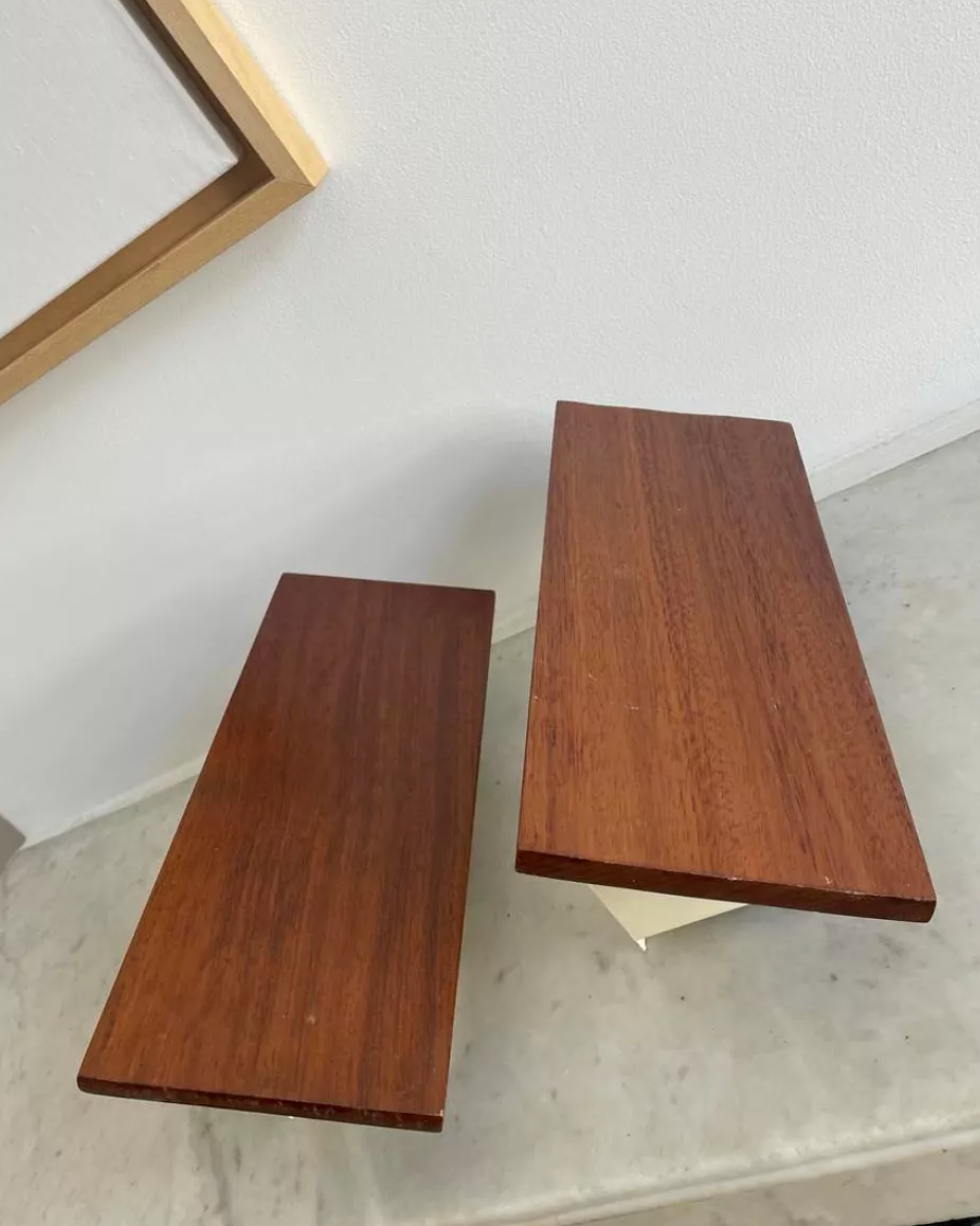 Paire d'appliques vintage à volet orientable, bois et métal laqué blanc, France 1960