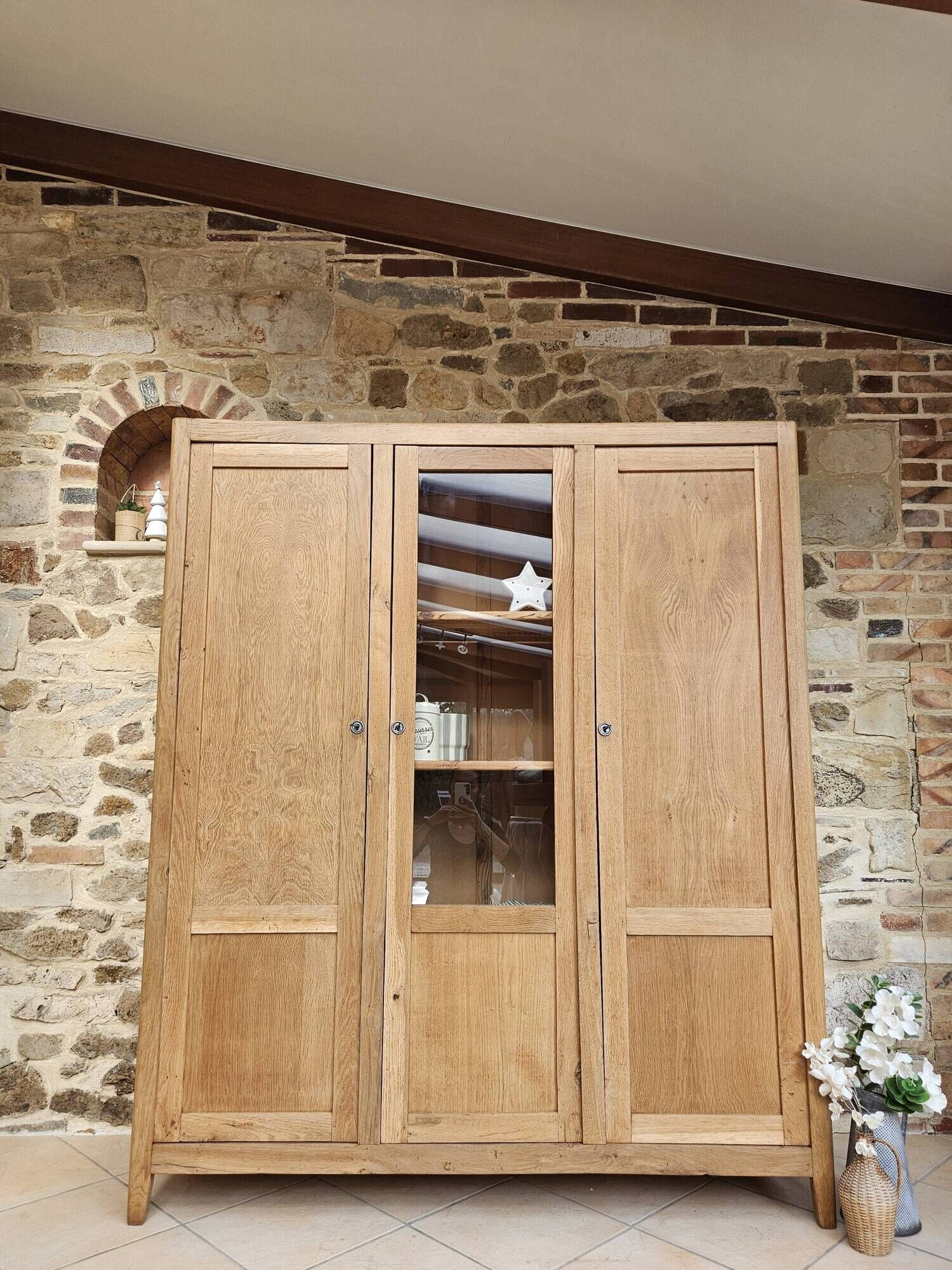 Parisian display cabinet