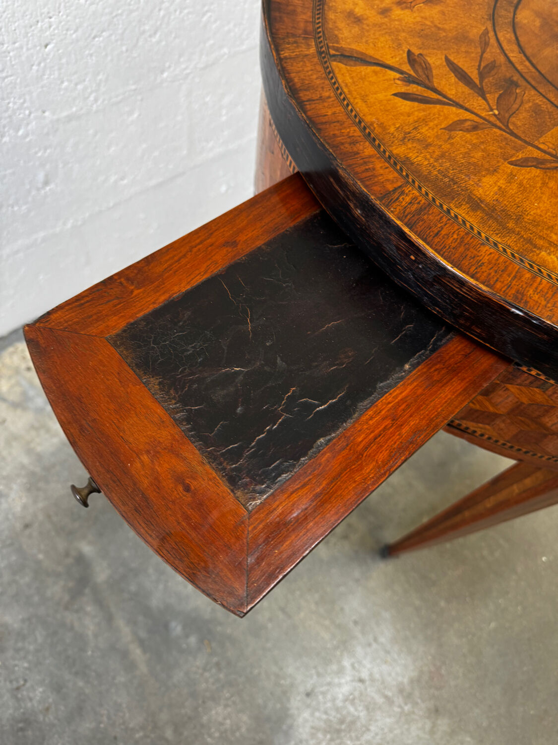 Bouillotte table/game table in Louis XVI style with marquetry circa 1900.