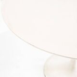 Vintage round table with tulip foot by Maurice Burke for Arkana. Aluminum + lacquered wood. United Kingdom, 60