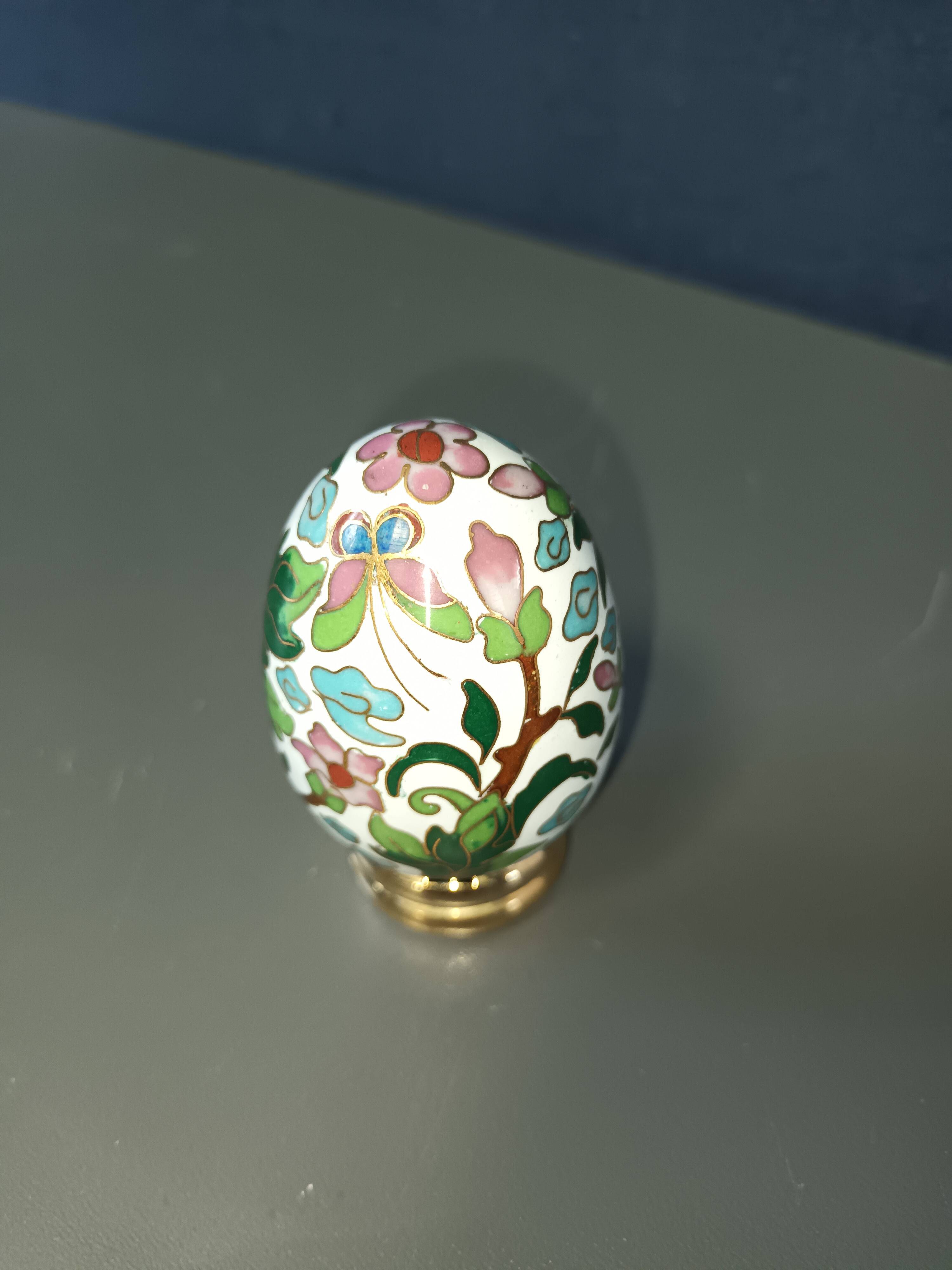 Decorative cloisonné egg