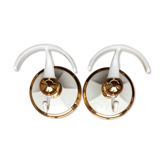 Pair of bathroom racks