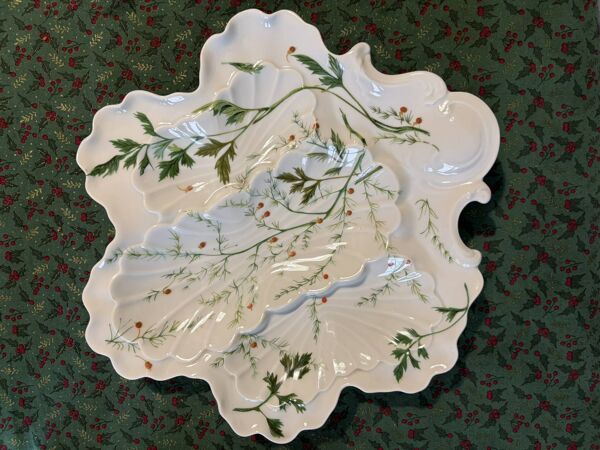 Assiette à huîtres en porcelaine de Limoges BH, décor botanique art nouveau