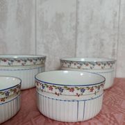 Nested salad bowls in fine decorated porcelain