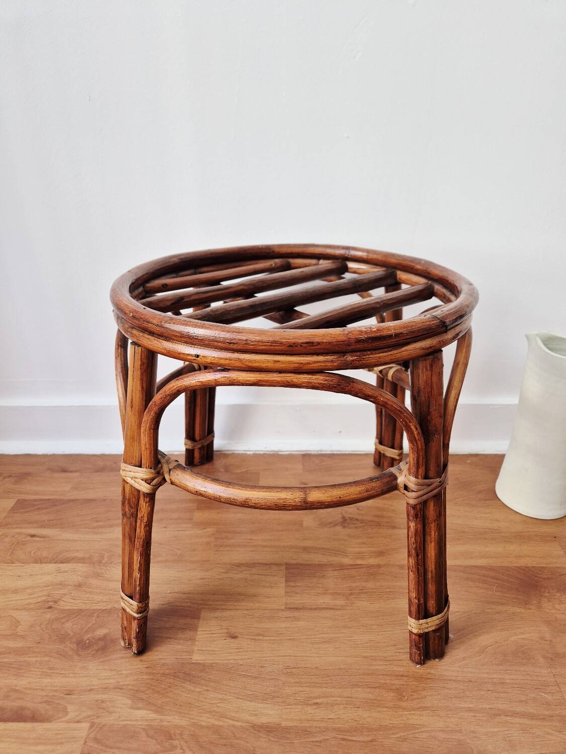 Rattan stool/plant stand - Vintage