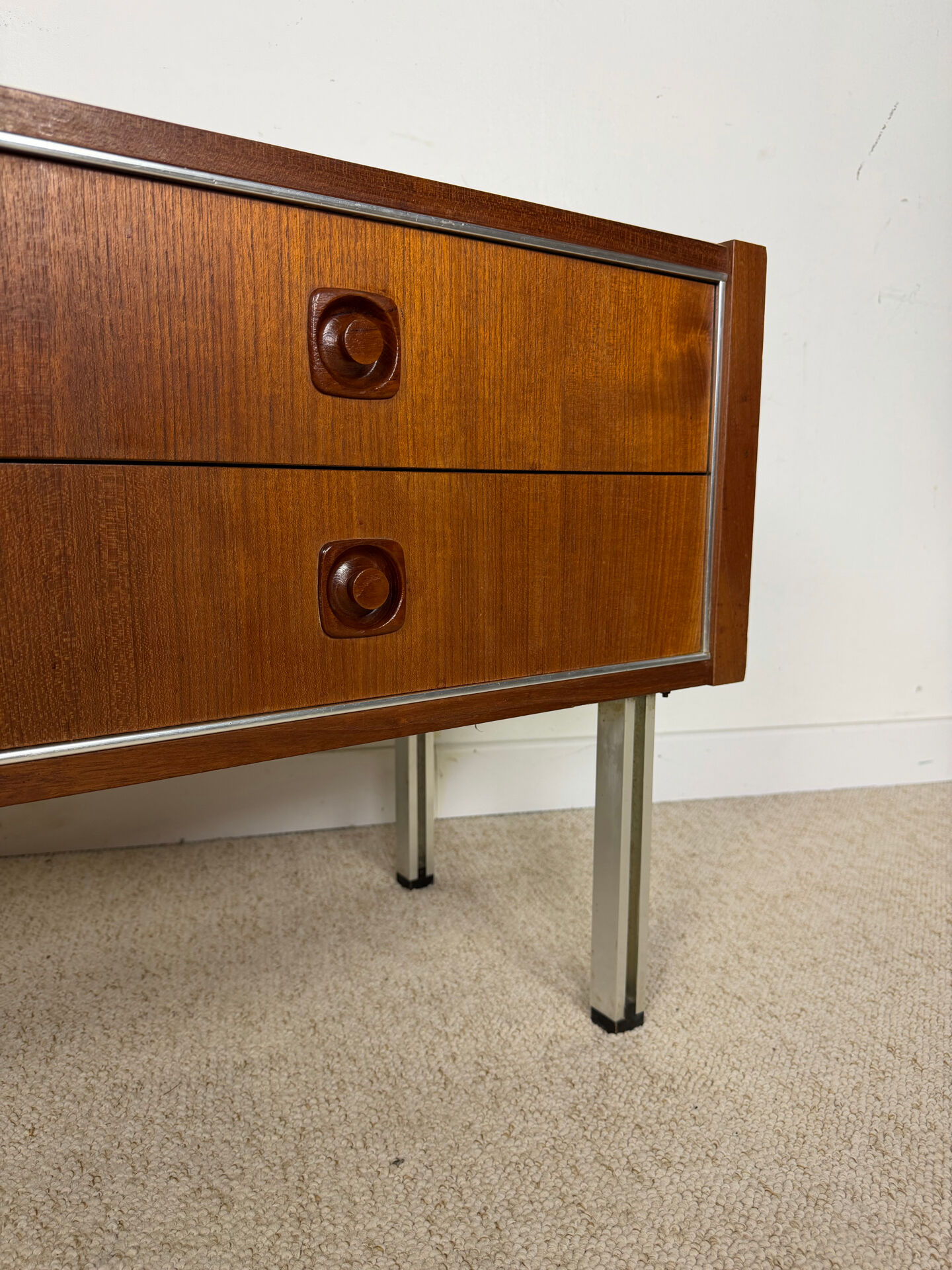 Enfilade basse vintage 4 tiroirs – années 70