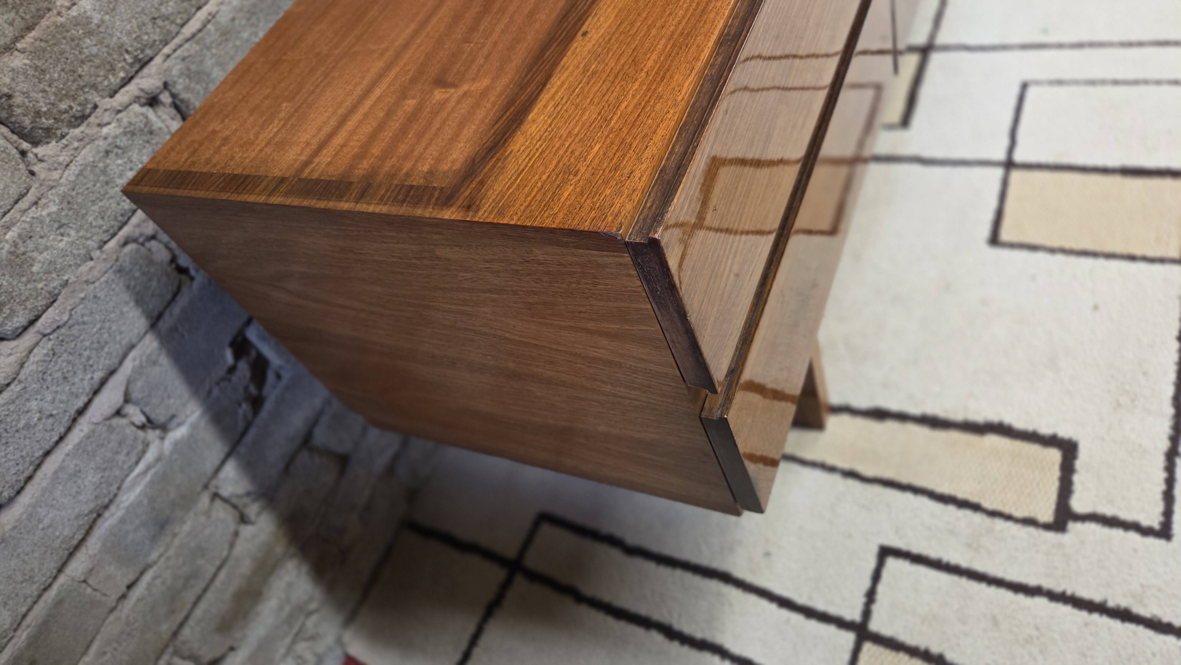 Vintage Scandinavian lowboard in teak – Minimalist sideboard from the 60s/70s.