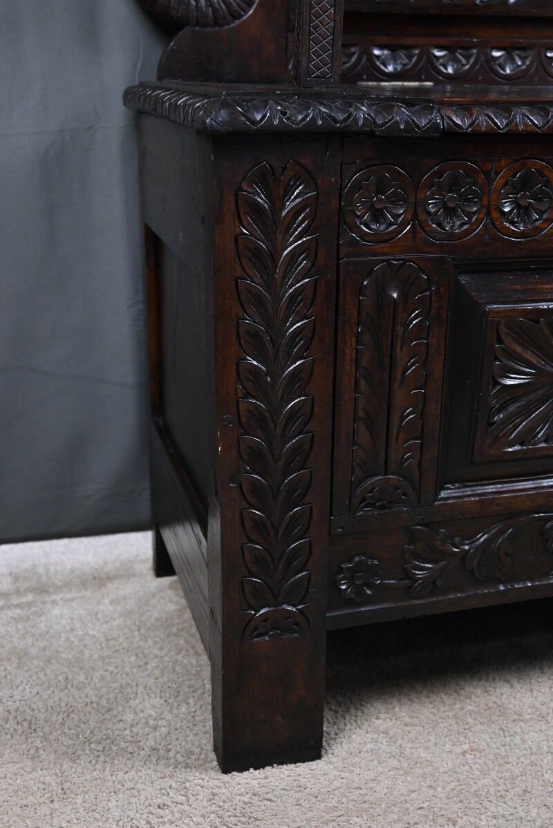Banc coffre en chêne, style néo-gothique – début XXe
