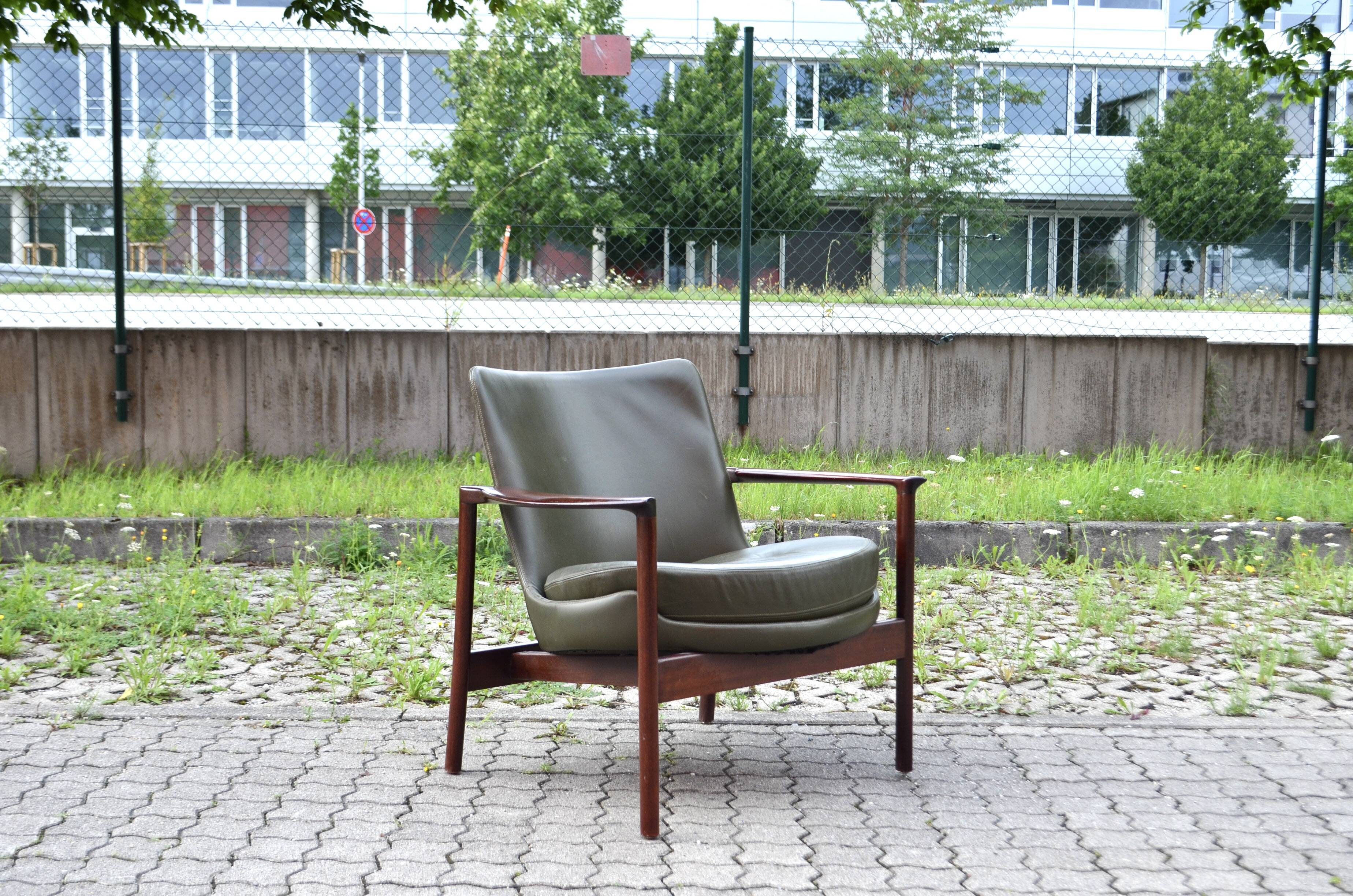 Ib Kofod Larsen for Fröscher Sitform olive leather Lounge Chair