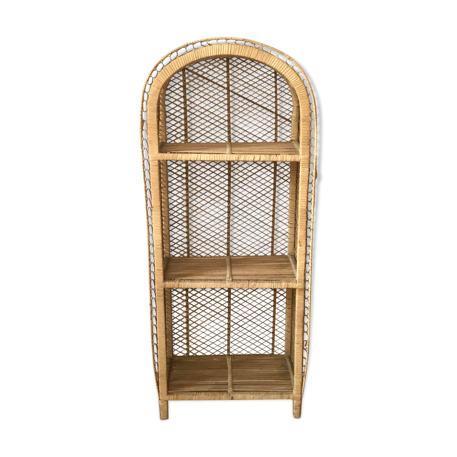 Wicker shelf