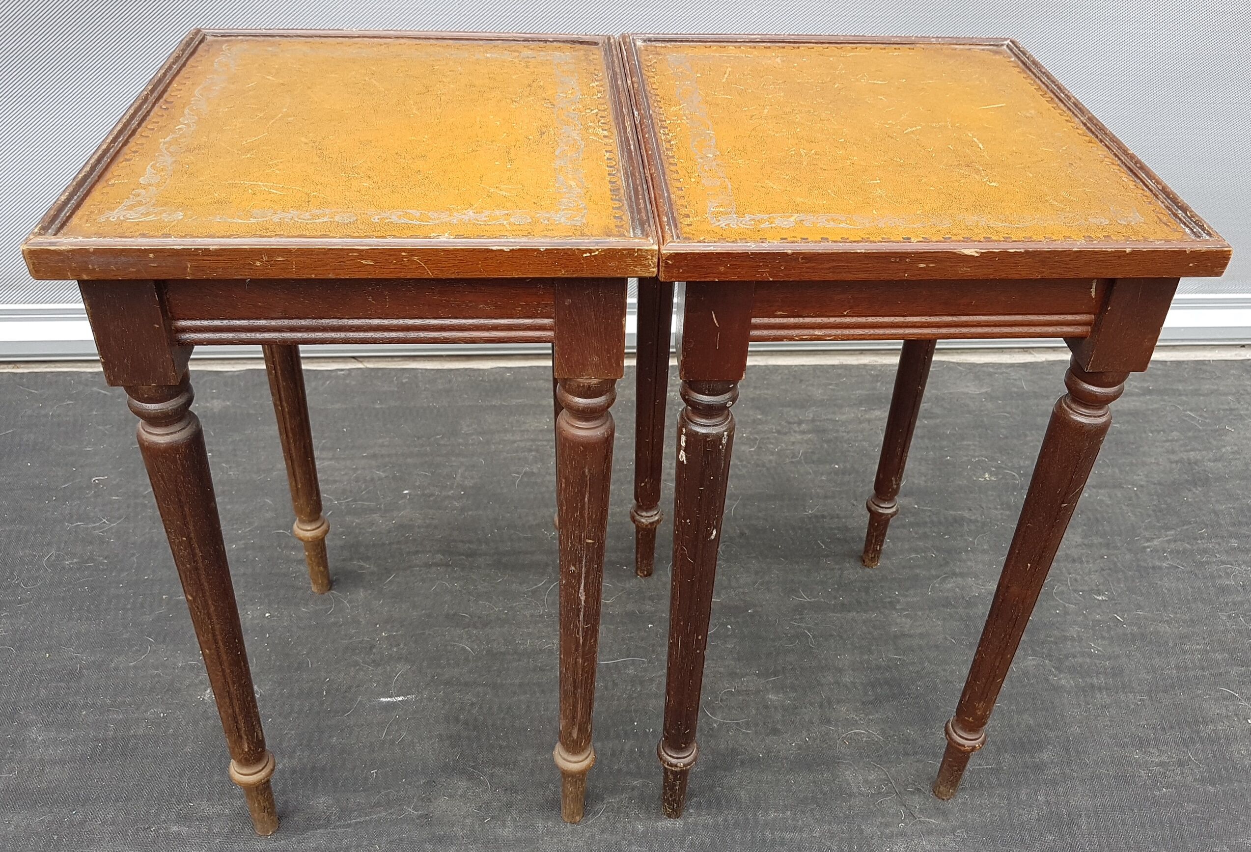 Pair of small flying tables dandy wrapped leather and gold vignette
