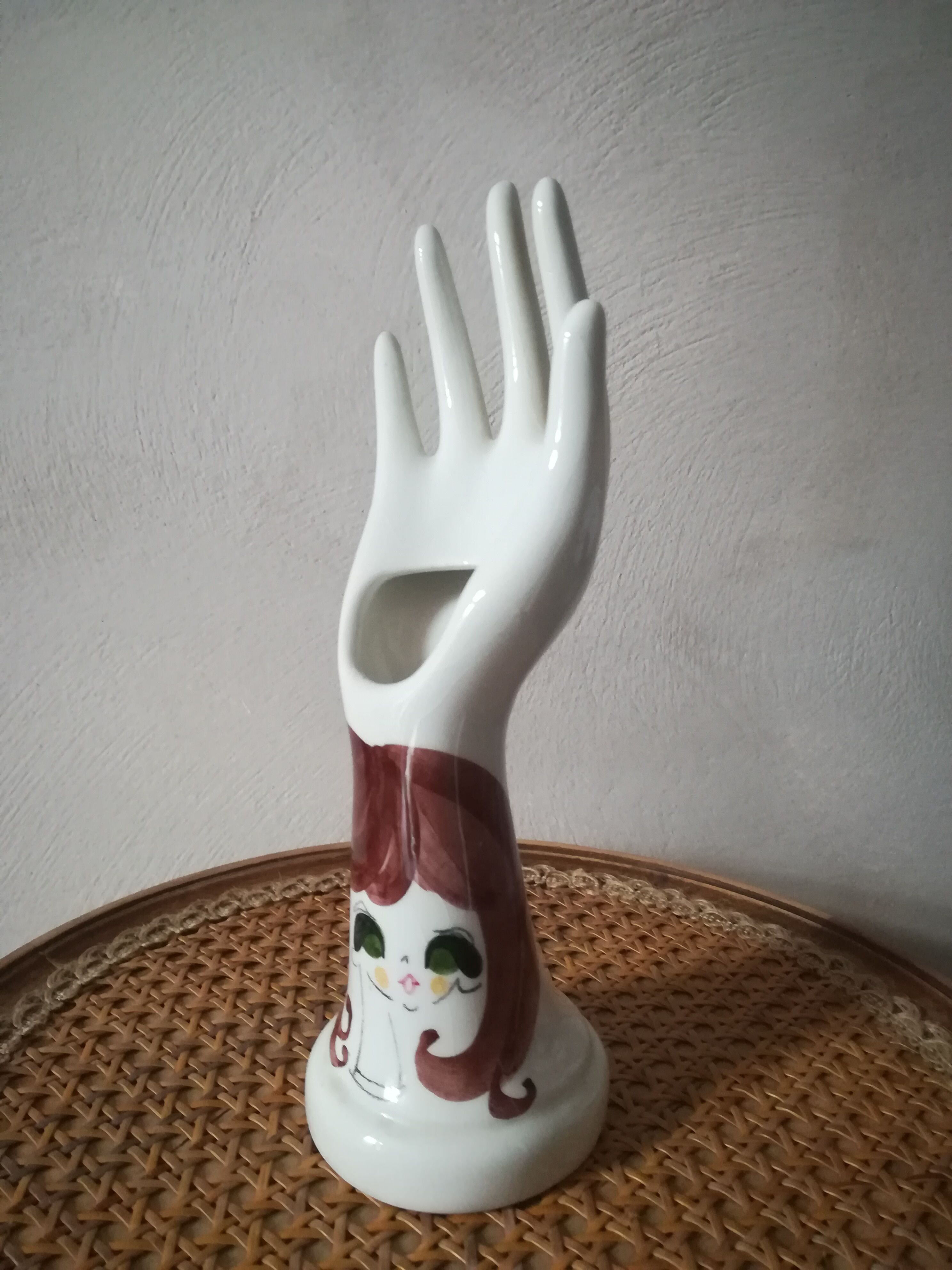 Hand vase jewelry holder