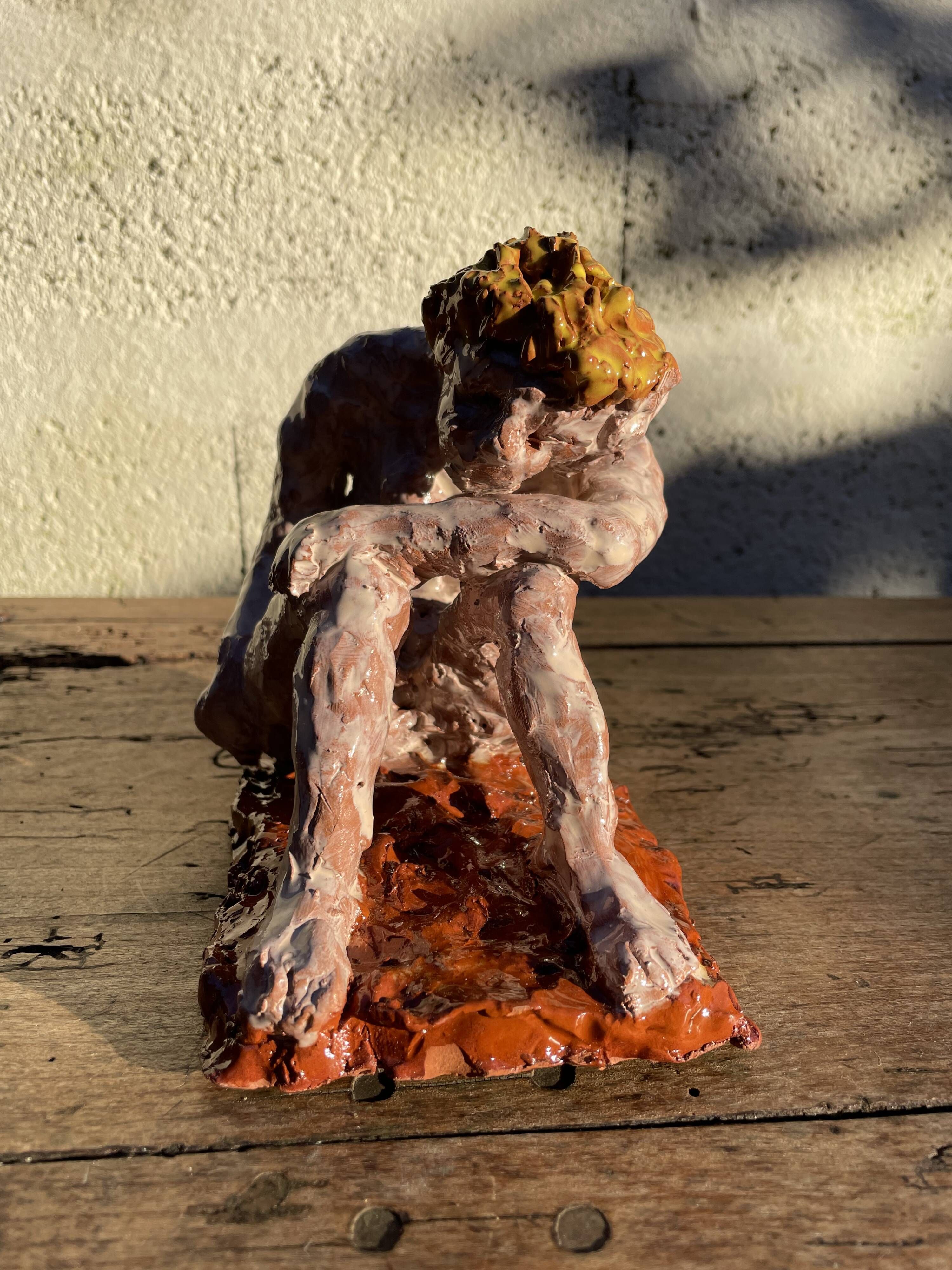 Sculpture contemporaine figure féminine terre cuite émaillée signée