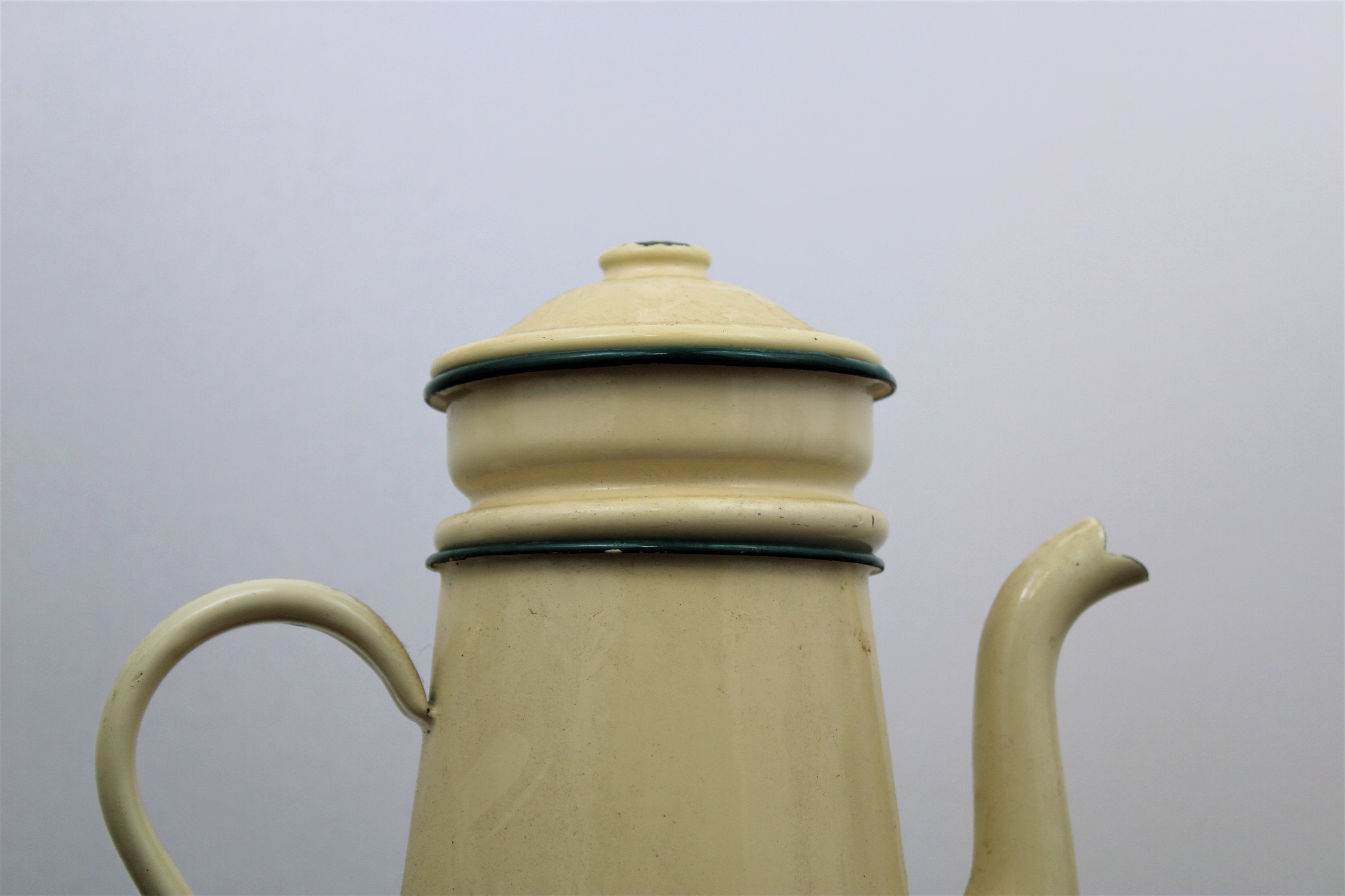 Enamelled sheet metal teapot