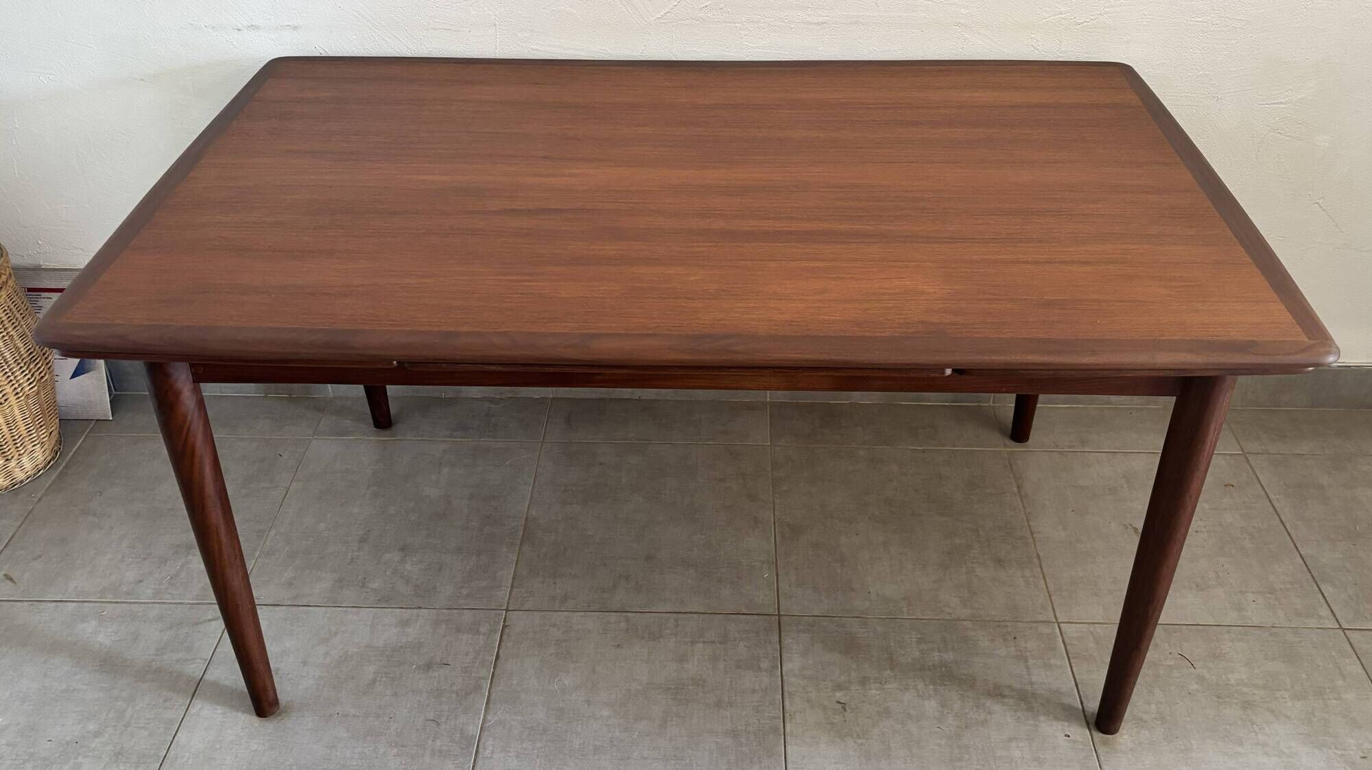 Extendable teak table in Scandinavian/Danish style, Ligne Roset, 1960s.