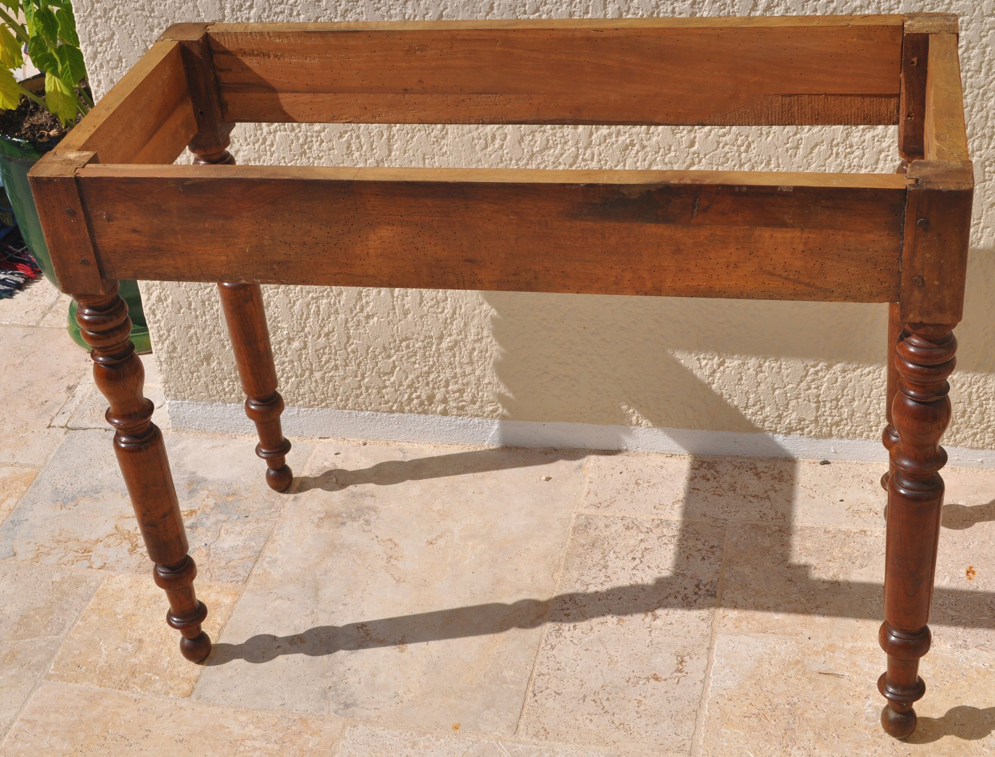 Table old white marble