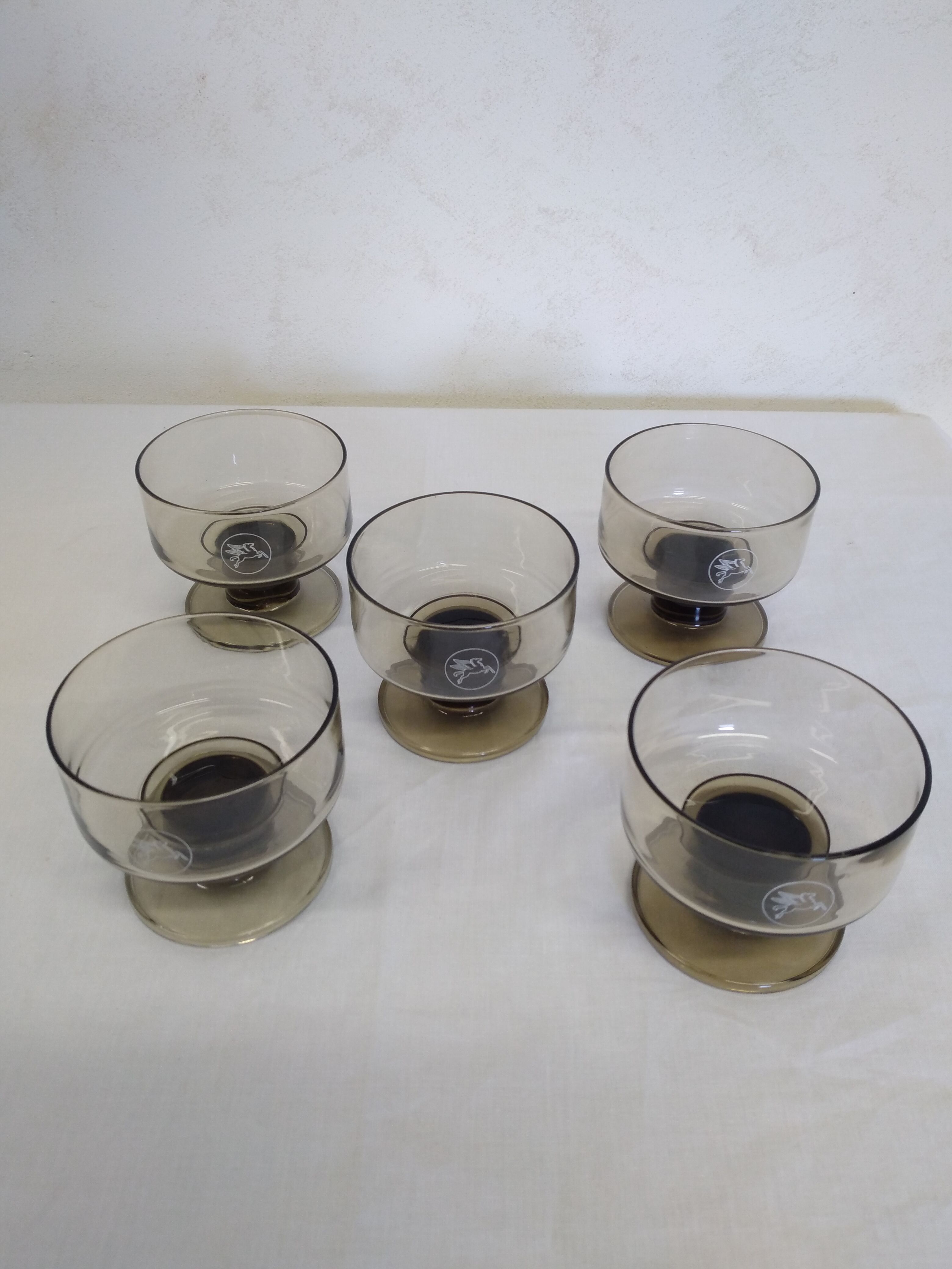 Mobil smoked glass cups