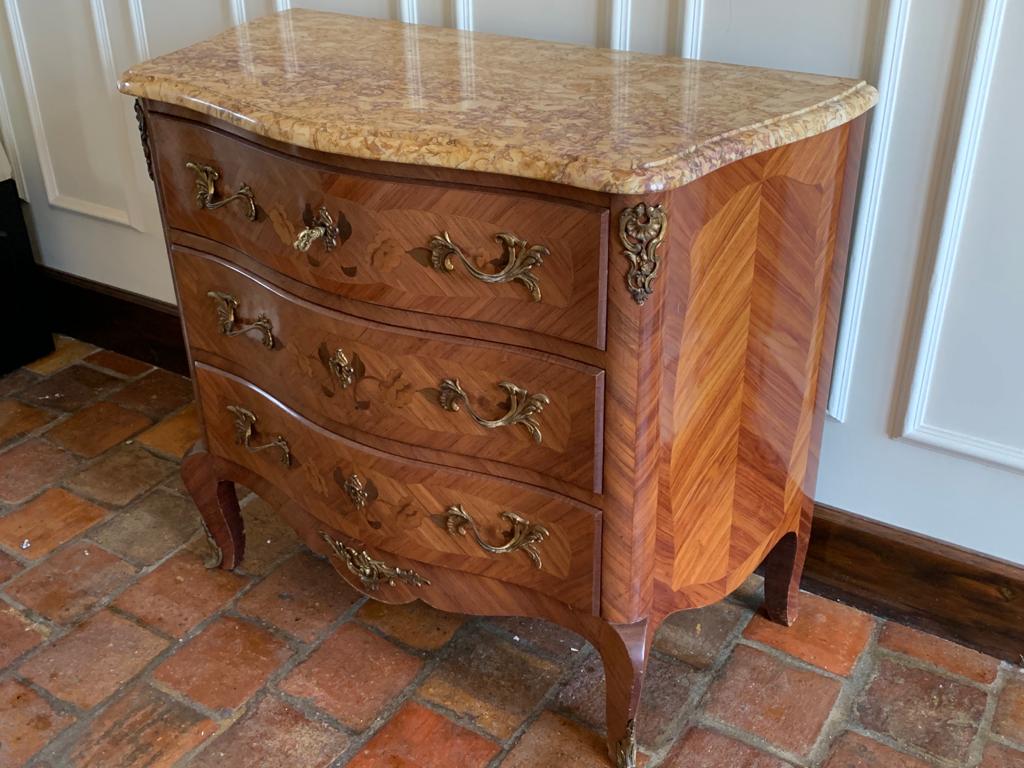 Commode style Louis XV