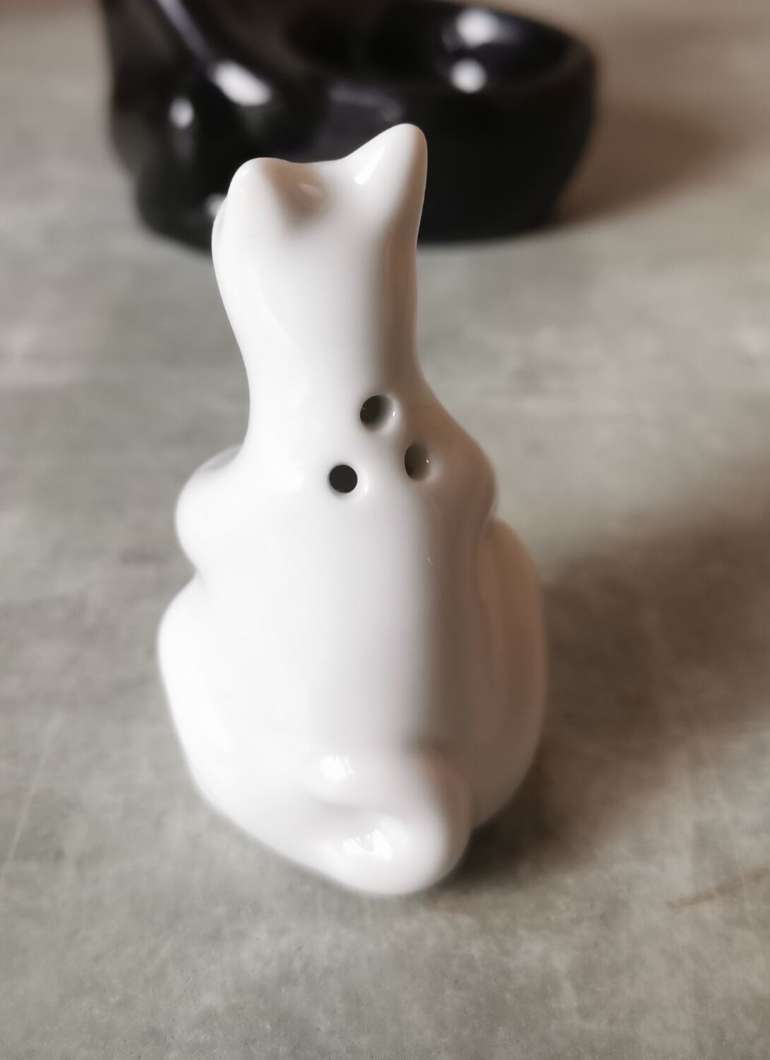Pepper shaker kangaroo ceramic