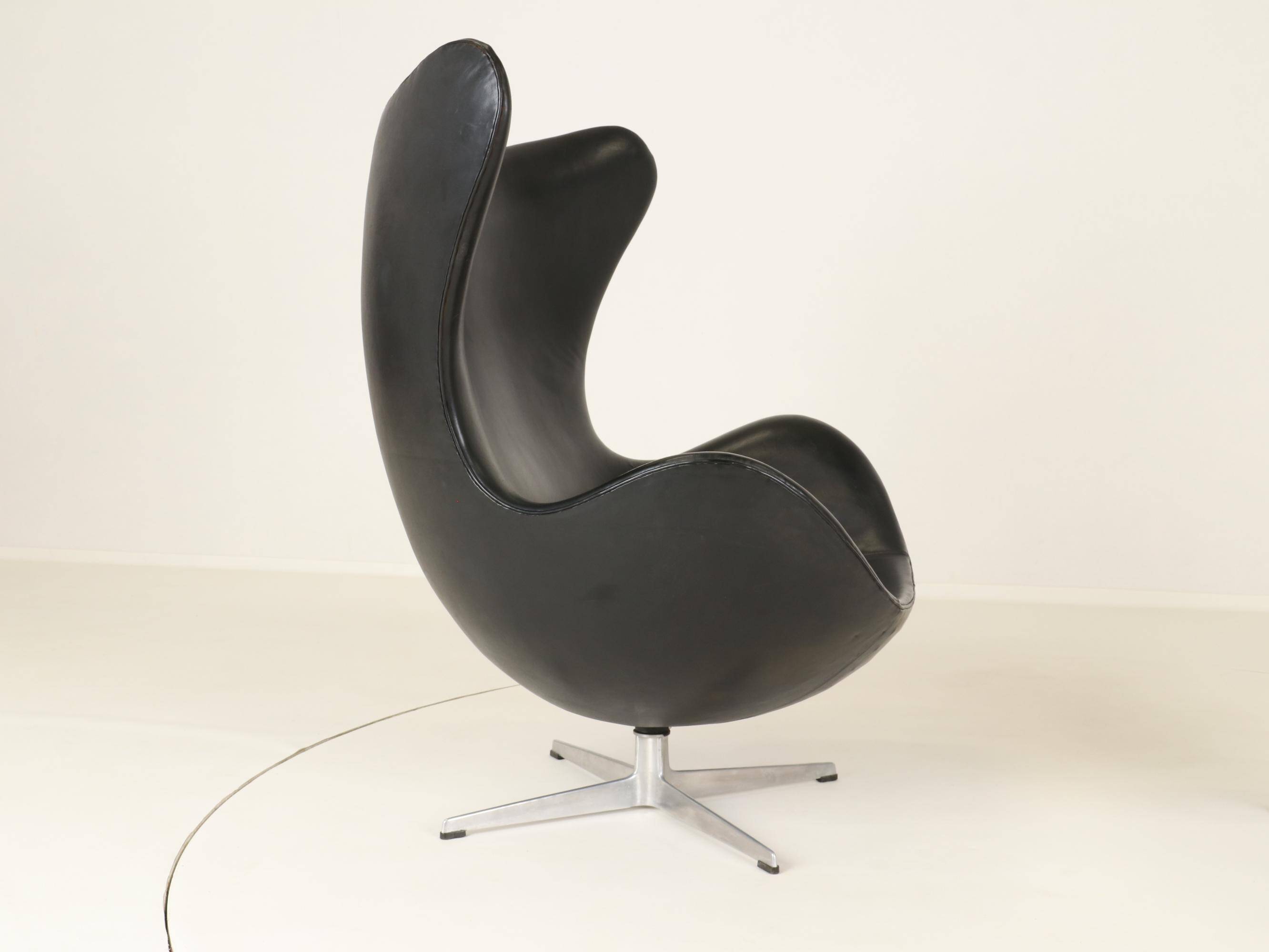 Early Egg Chair and Ottoman by Arne Jacobsen, Denmark, 1960s