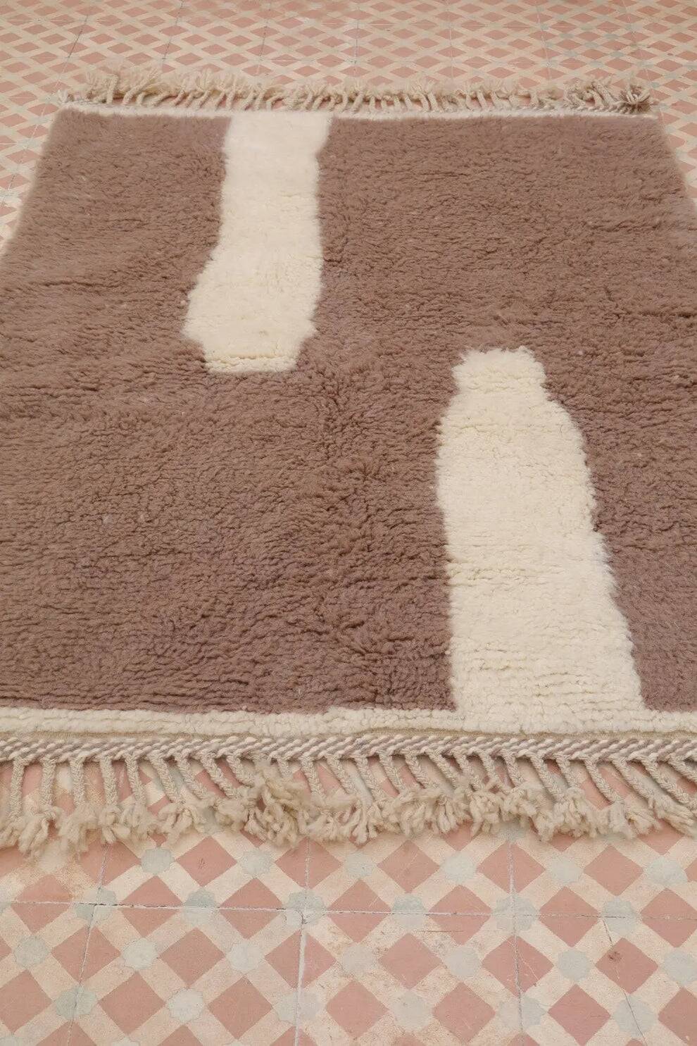 Traditional hand-woven Berber rug size 150 x 250 cm