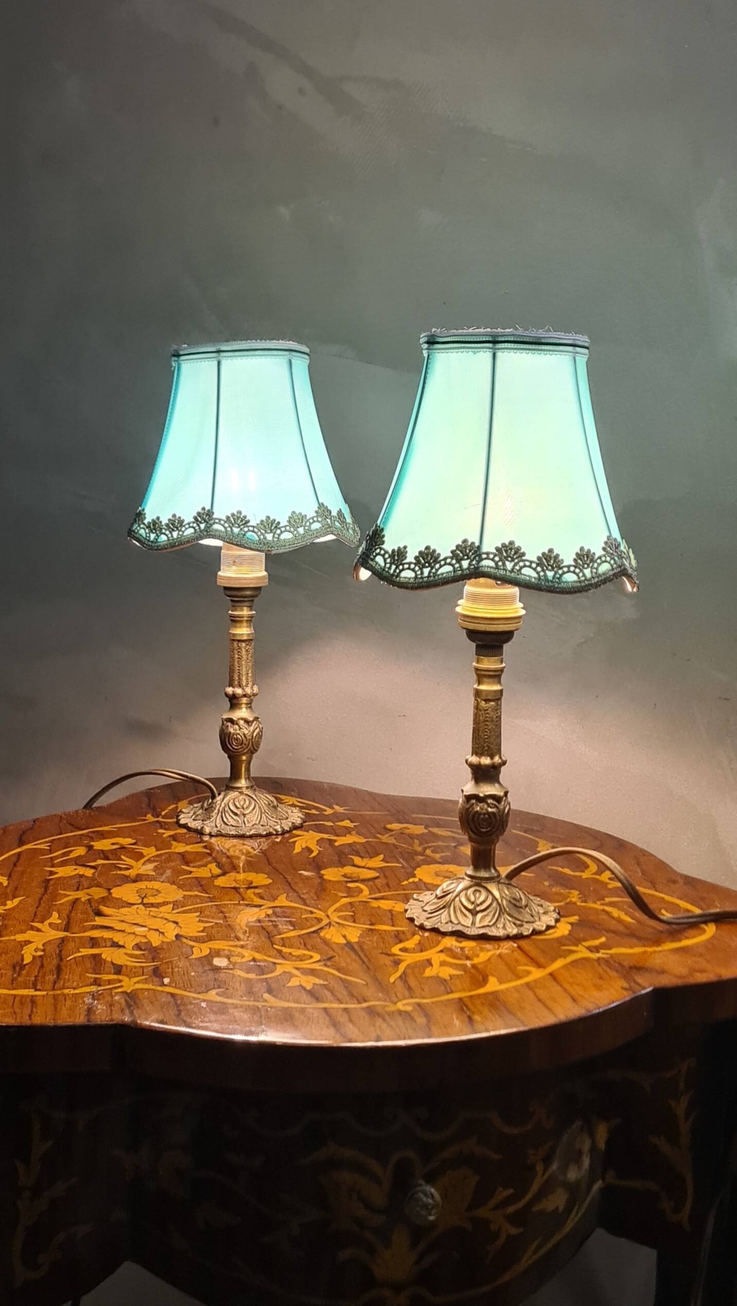 Paire de lampes chevet laiton et abat jour en satin 29x14