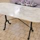 Table de bistrot godin en marbre blanc cassé oval fer forgé