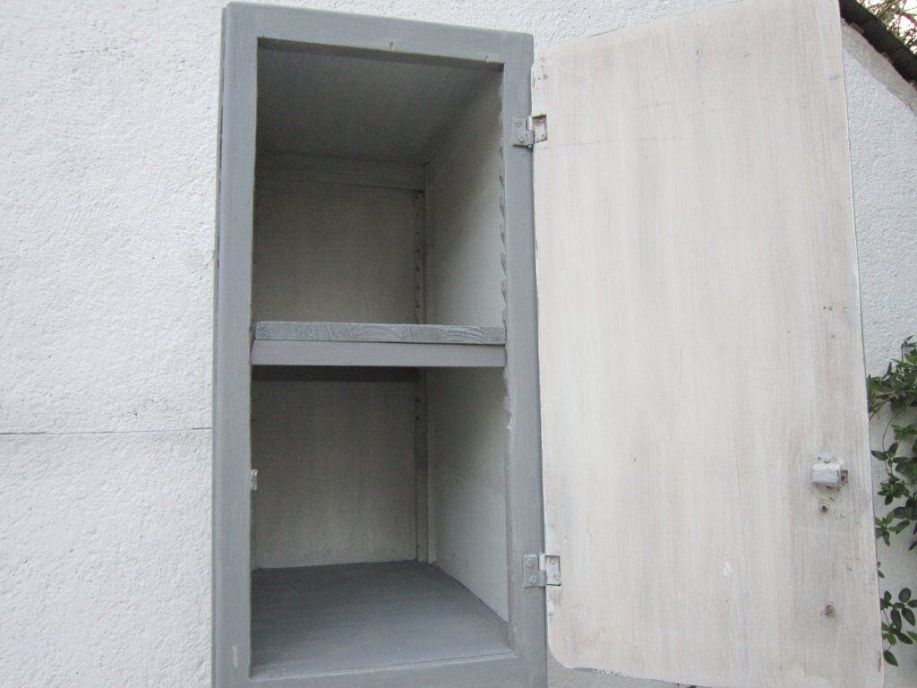 Boarding wooden wardrobe closet
