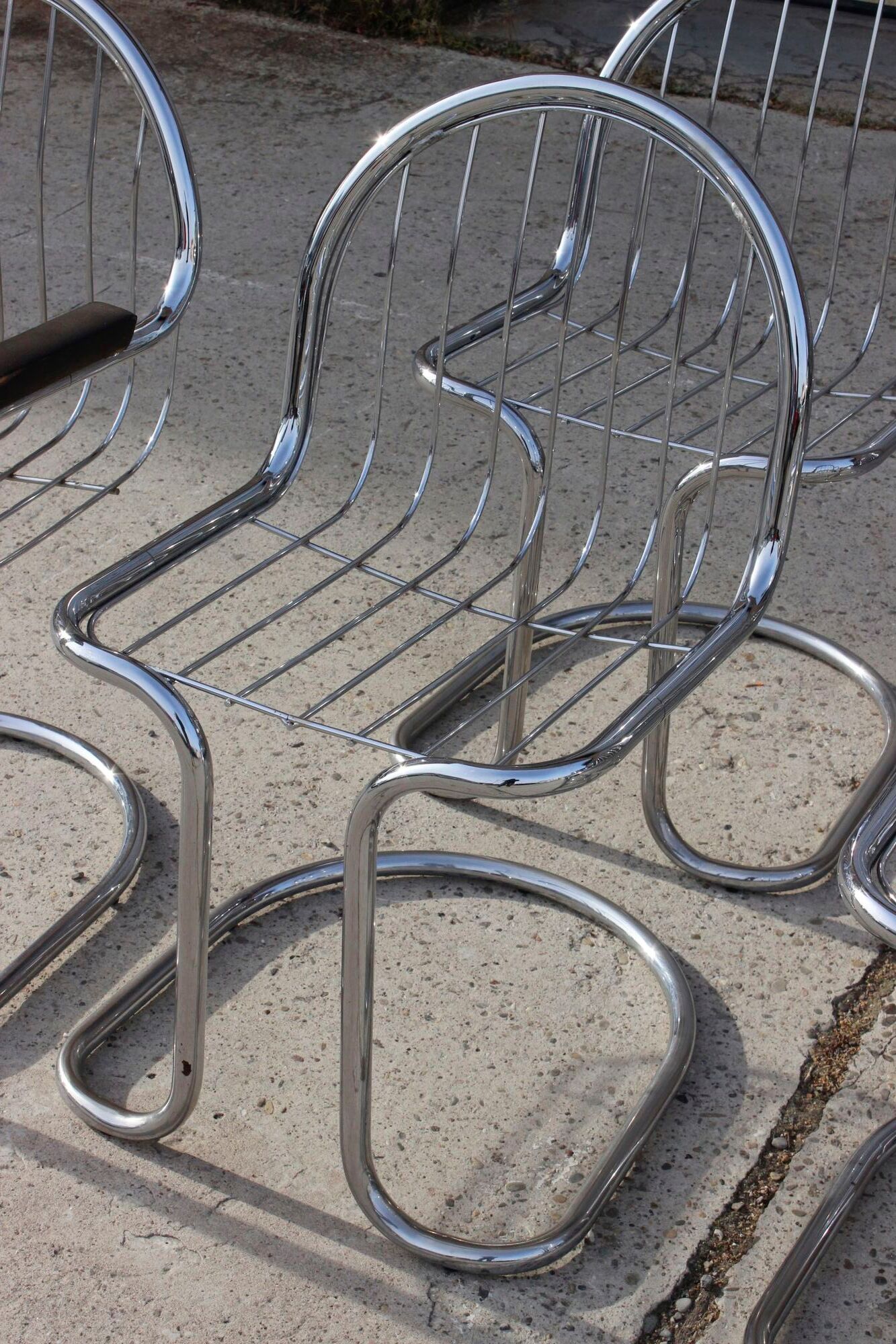 4 chairs & 2 armchairs in chrome-plated steel wire by Gastone Rinaldi, Italy 1970s