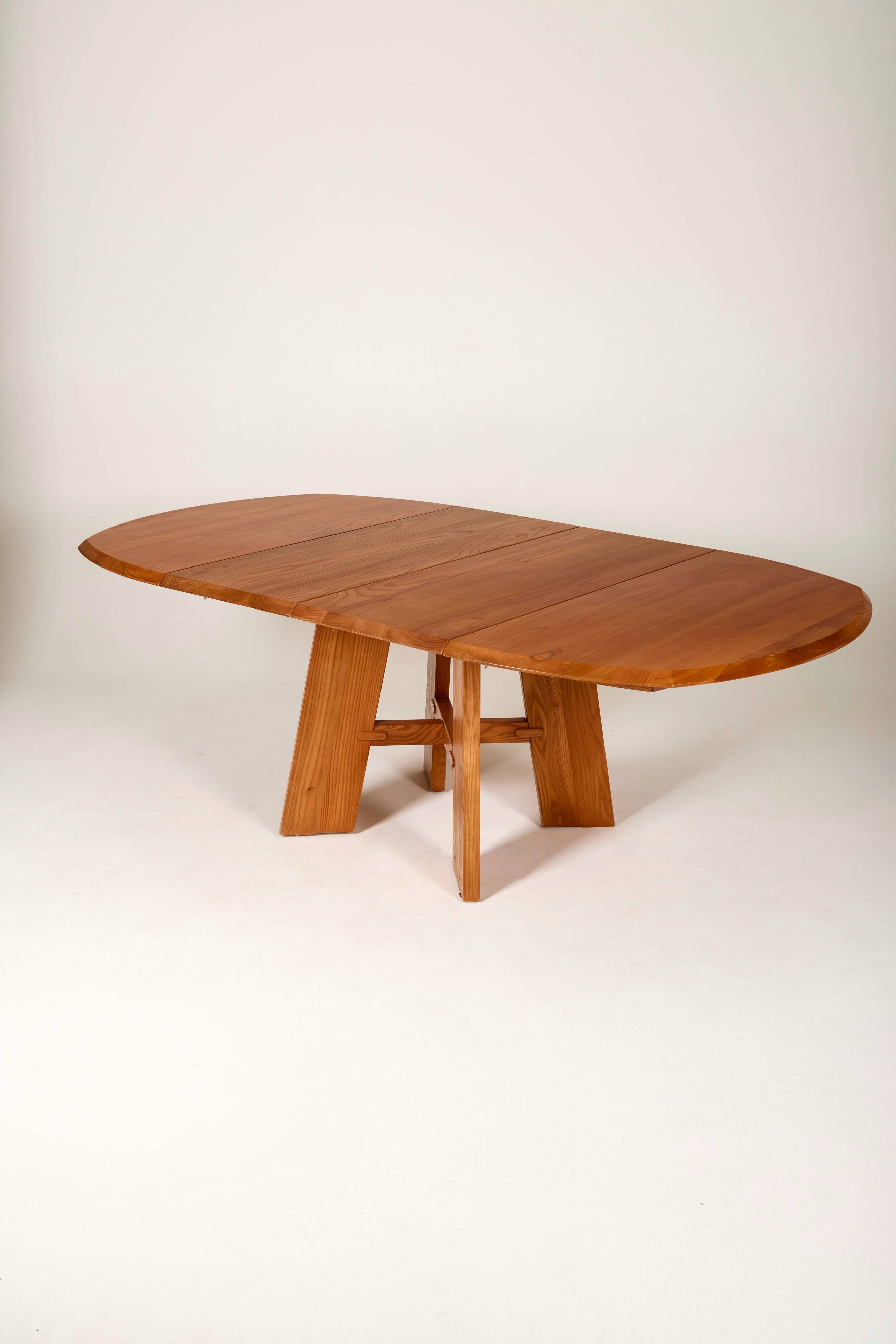 Table  de salle à manger en orme, 1970s