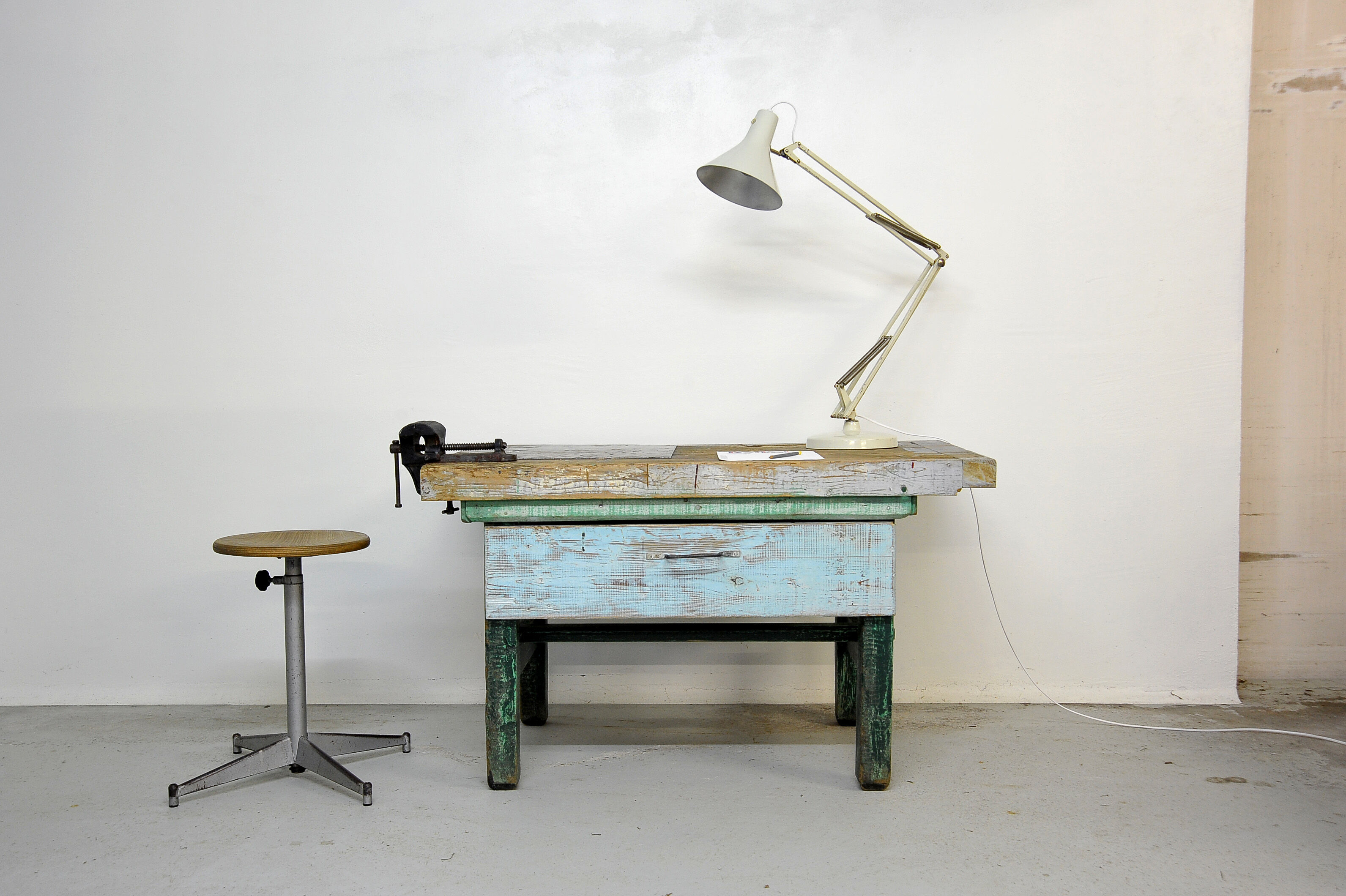 Old solid wood workbench 40/50