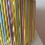 Abat-jour de taille moyenne recouvert de fil de jersey dans des tons pastel