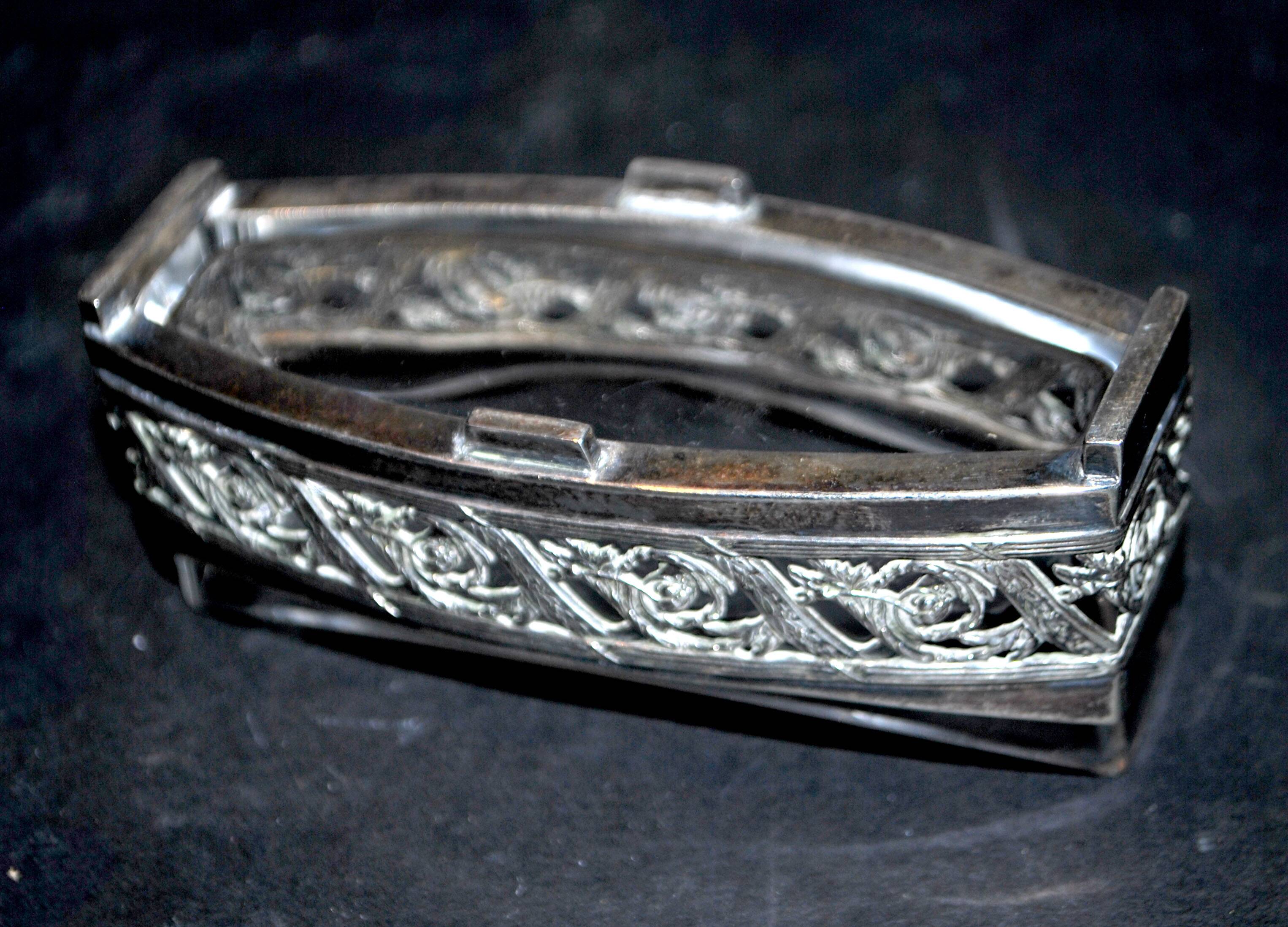 Empire salt shaker in silver metal ALPACA Saleron Napoléon III shuttle laurel frieze