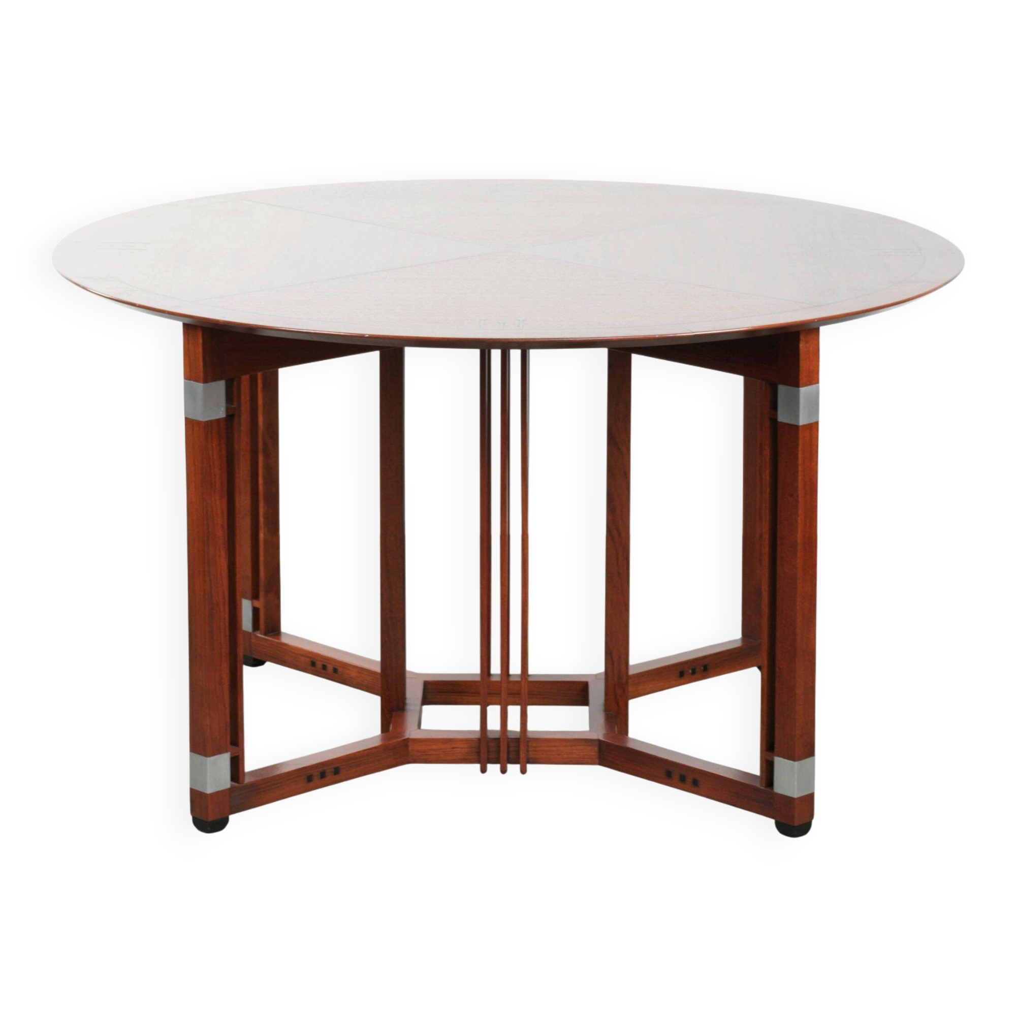 Round Art Deco design dining table for 4 people in good condition