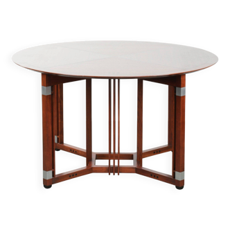 Round Art Deco design dining table for 4 people in good condition