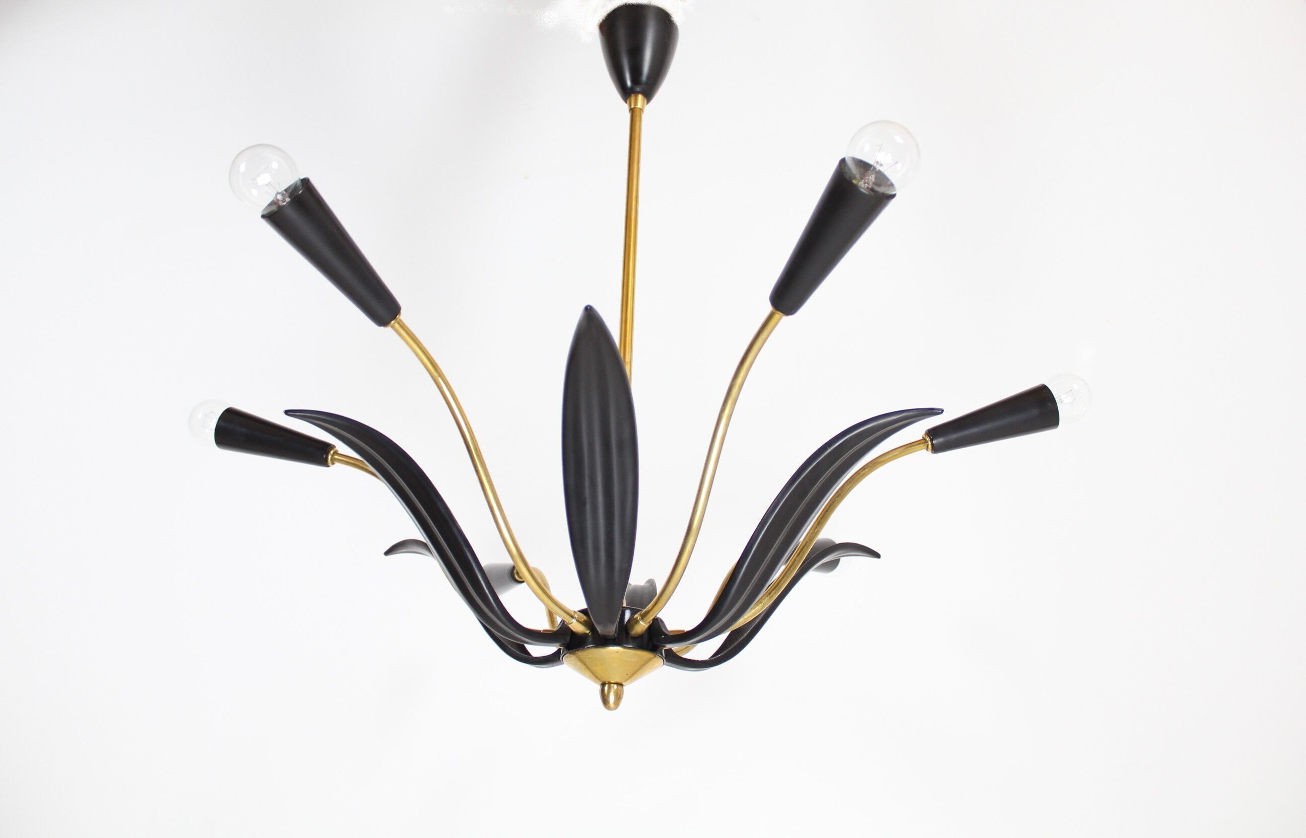 Plafonnier flower petals in Bakelite and aluminum cast, Italian sputnik