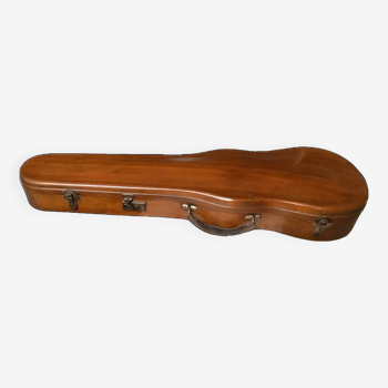 Old violin case with accessories